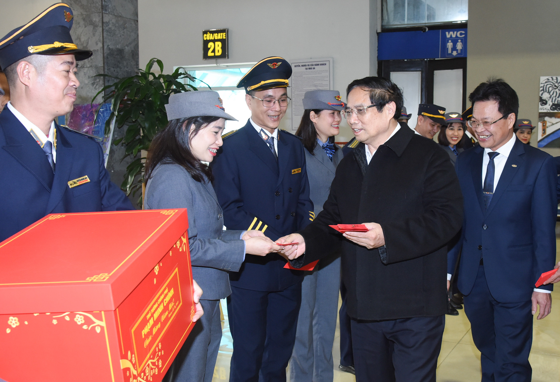 Thủ tướng Phạm Minh Chính chúc Tết cán bộ, nhân viên ngành đường sắt.