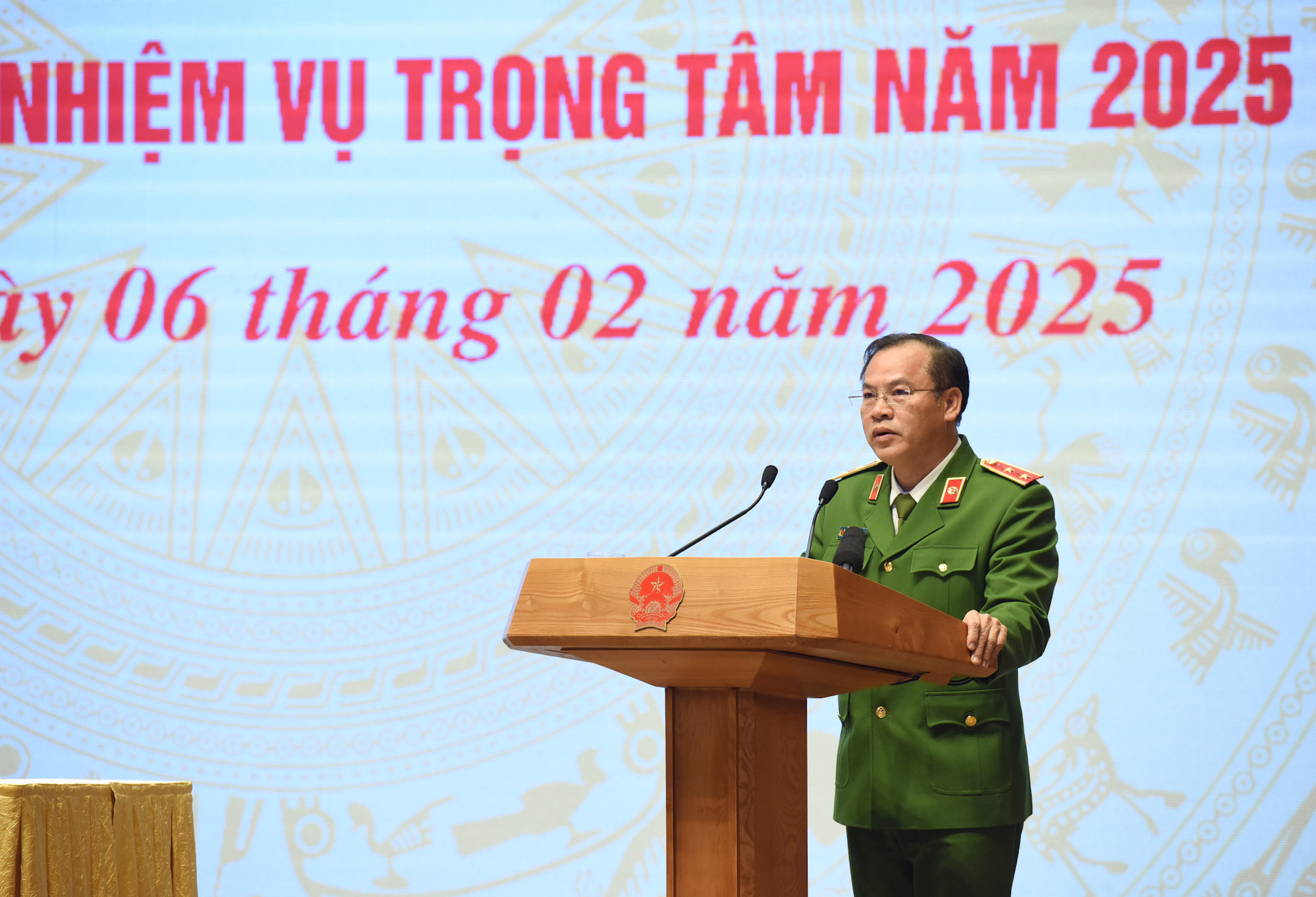 Thứ trưởng Bộ công an Nguyễn Văn Long phát biểu. Thứ trưởng Bộ công an Nguyễn Văn Long phát biểu.