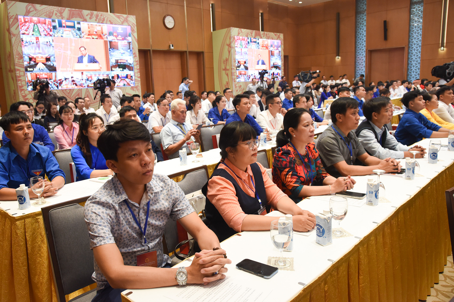 Các đại biểu tham dự Hội nghị.