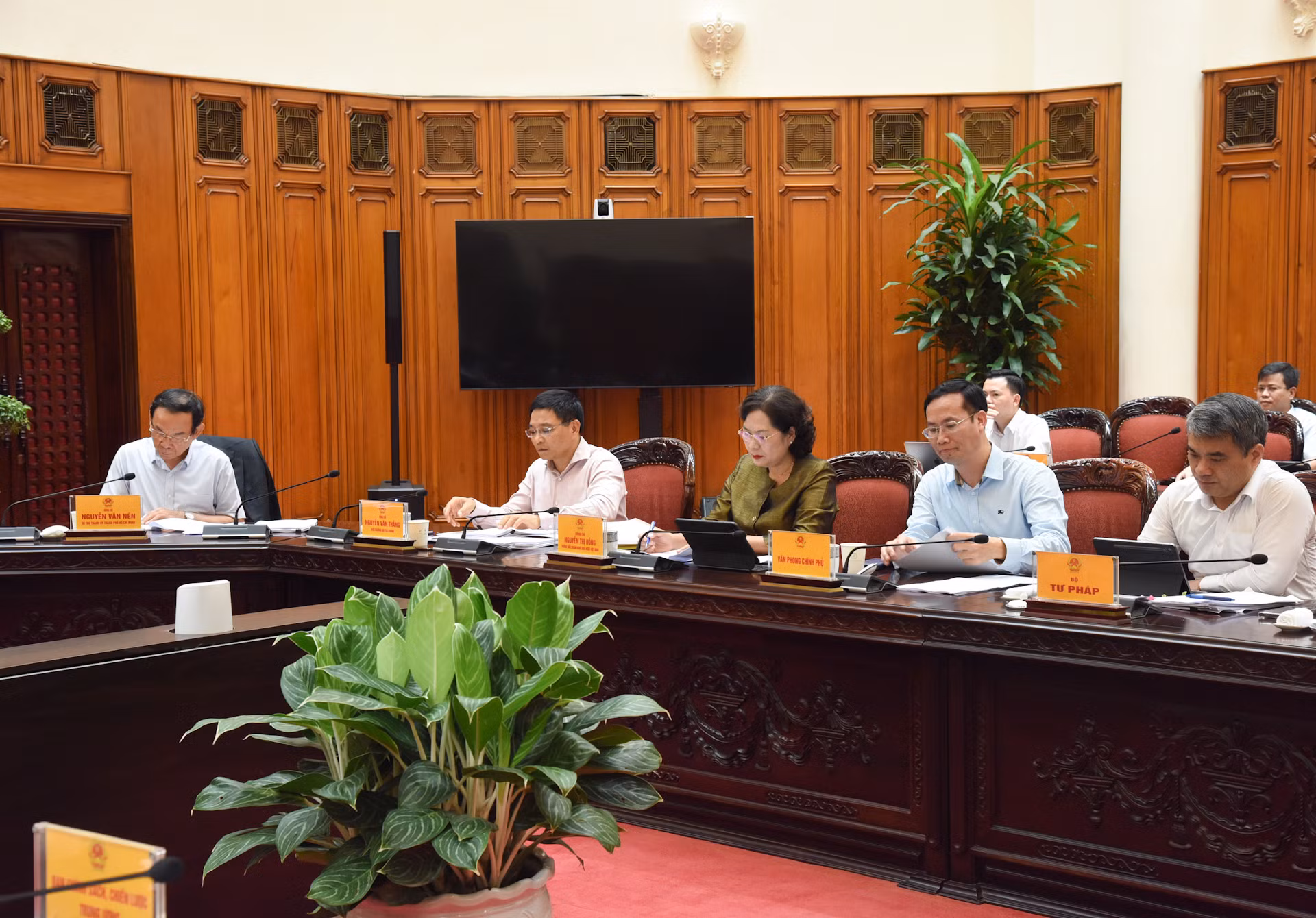 [Ảnh] Thủ tướng Phạm Minh Chính chủ trì họp về dự thảo Nghị quyết của Quốc hội về Trung tâm tài chính quốc tế tại Việt Nam ảnh 2