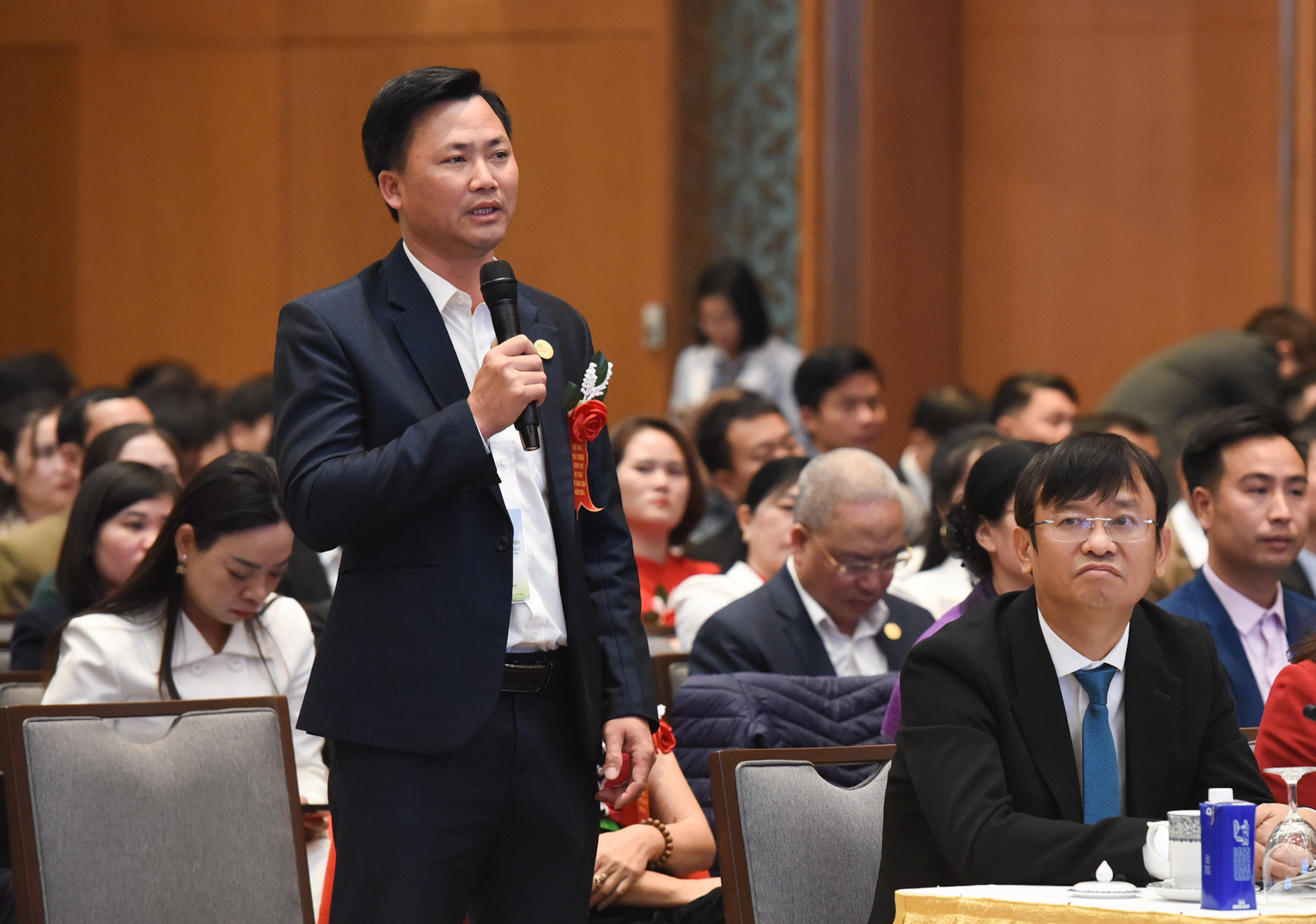 Ông Nguyễn Quốc Huy, nông dân tỉnh Vĩnh Phúc phát biểu tại hội nghị.