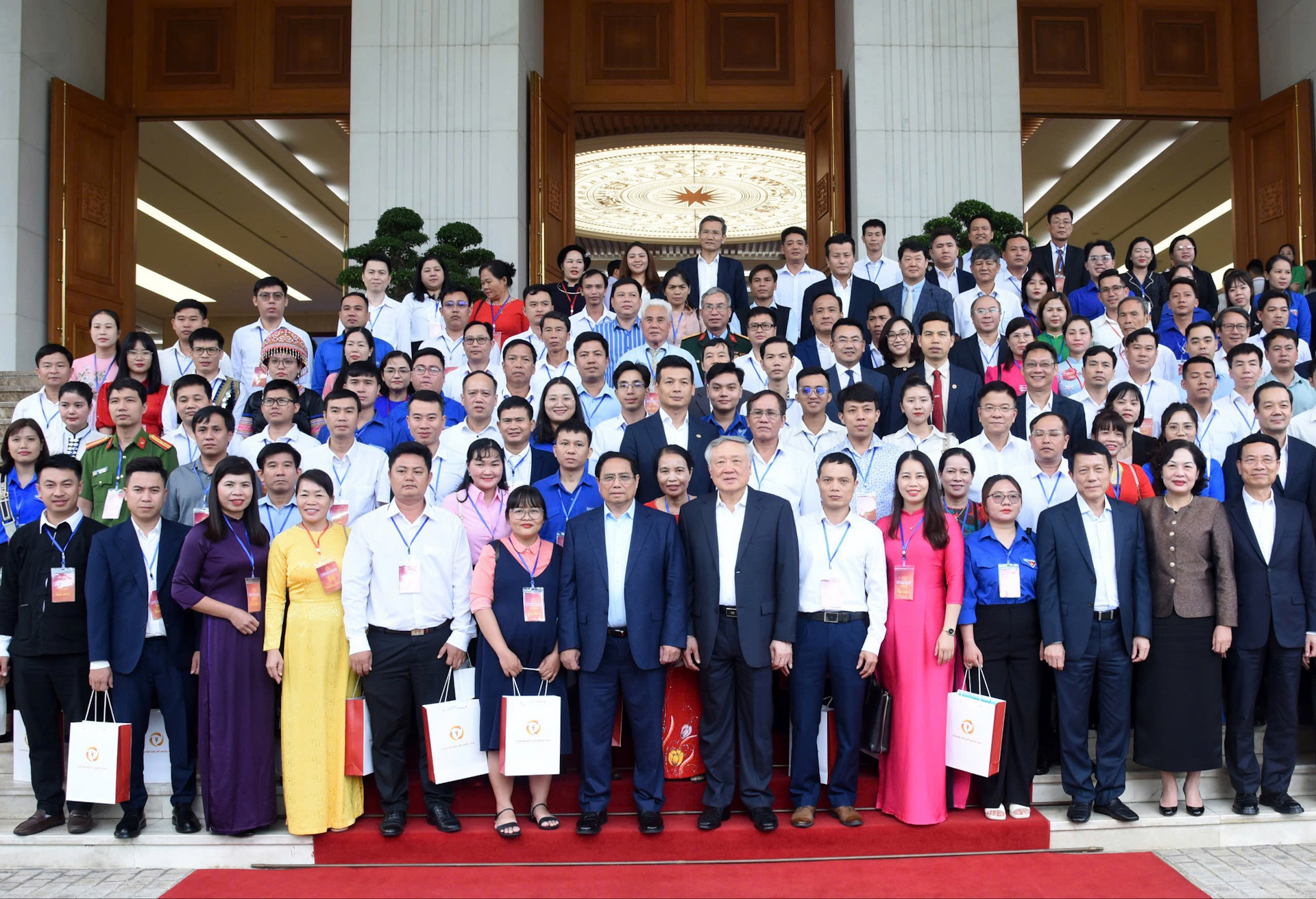 Thủ tướng Phạm Minh Chính với các đại biểu.