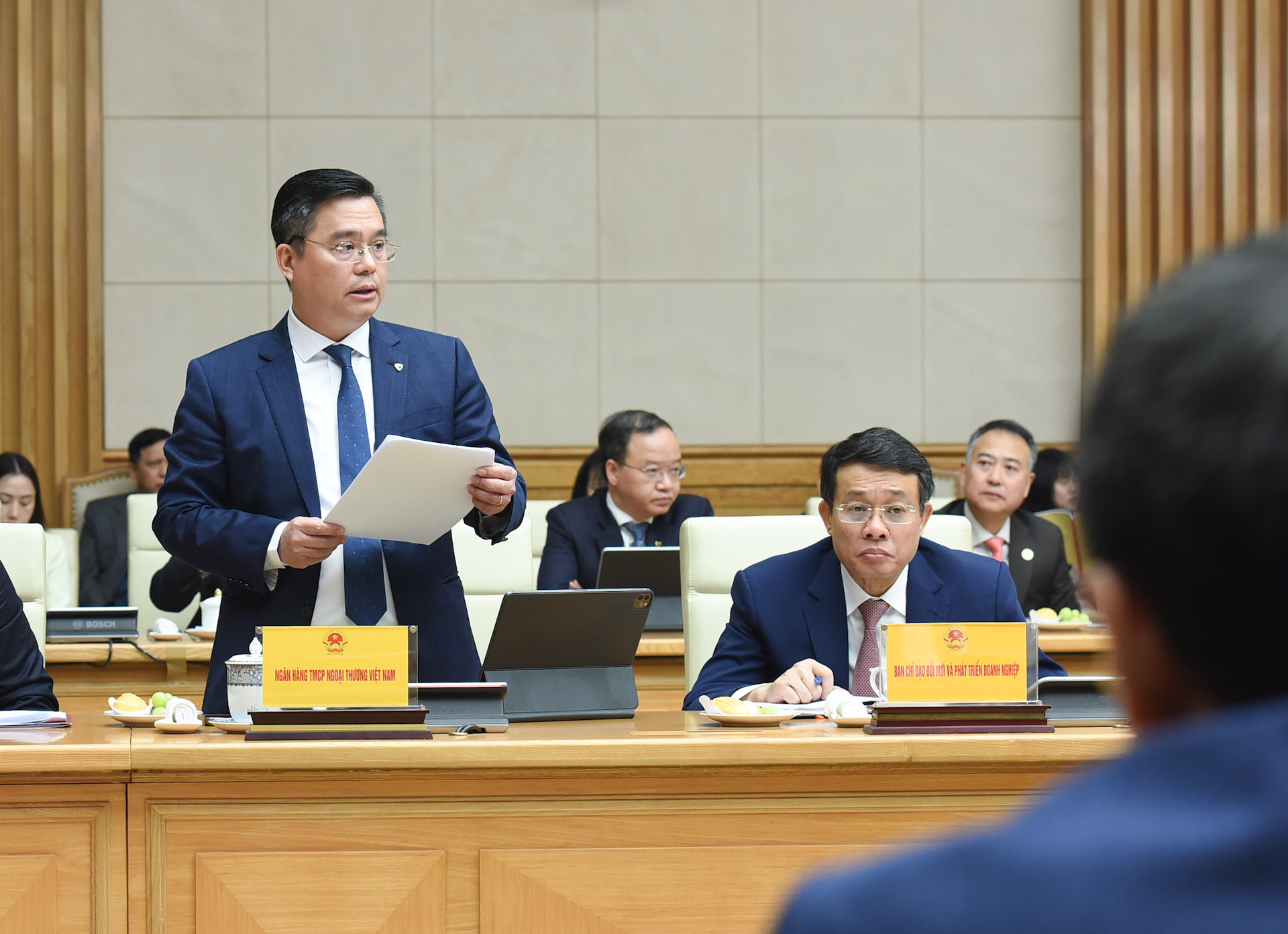 Đại diện lãnh đạo Ngân hàng Thương mại cổ phần Ngoại thương Việt Nam phát biểu.