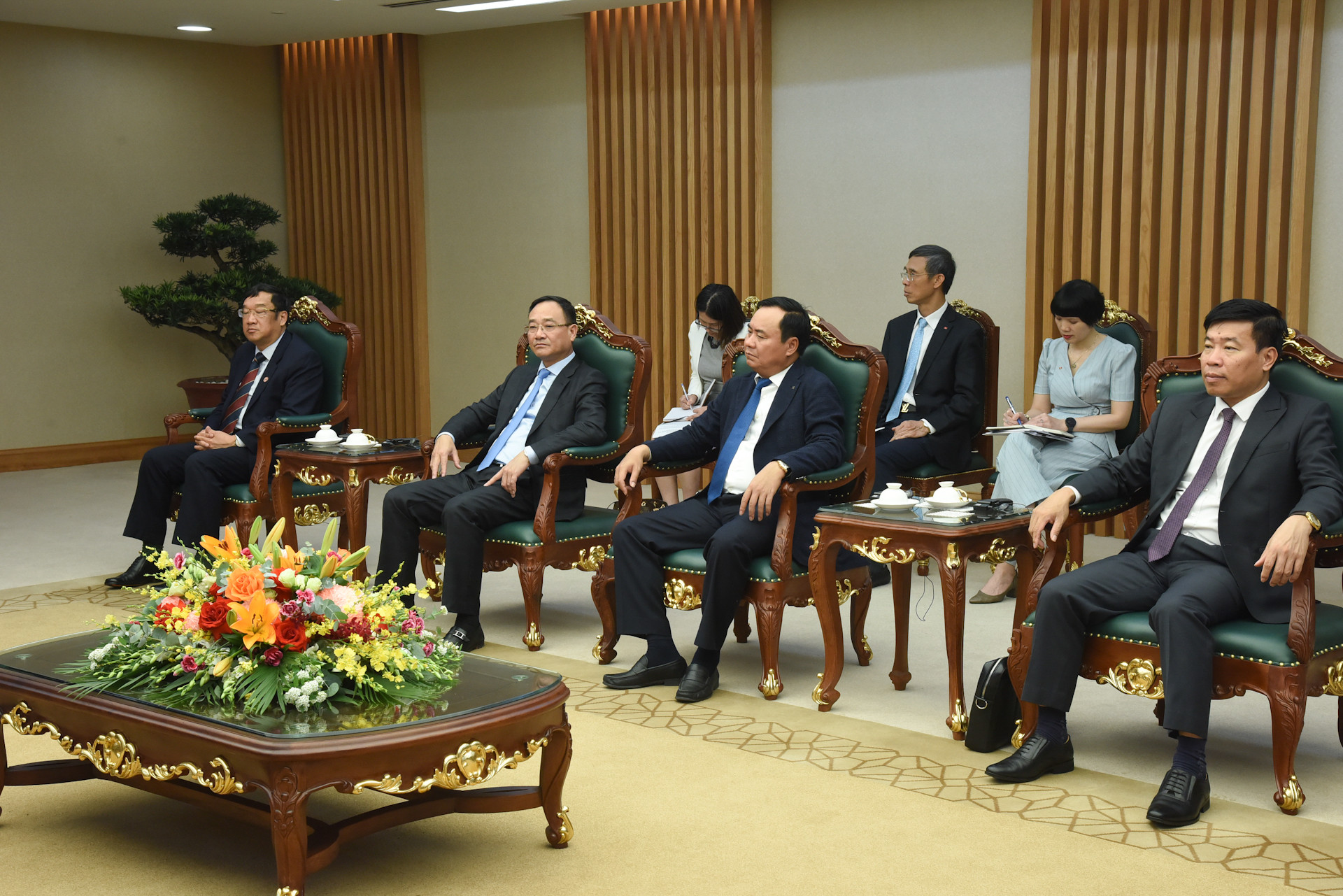 Đại diện lãnh đạo các bộ, ban, ngành của Chính phủ Việt Nam tham dự buổi tiếp.