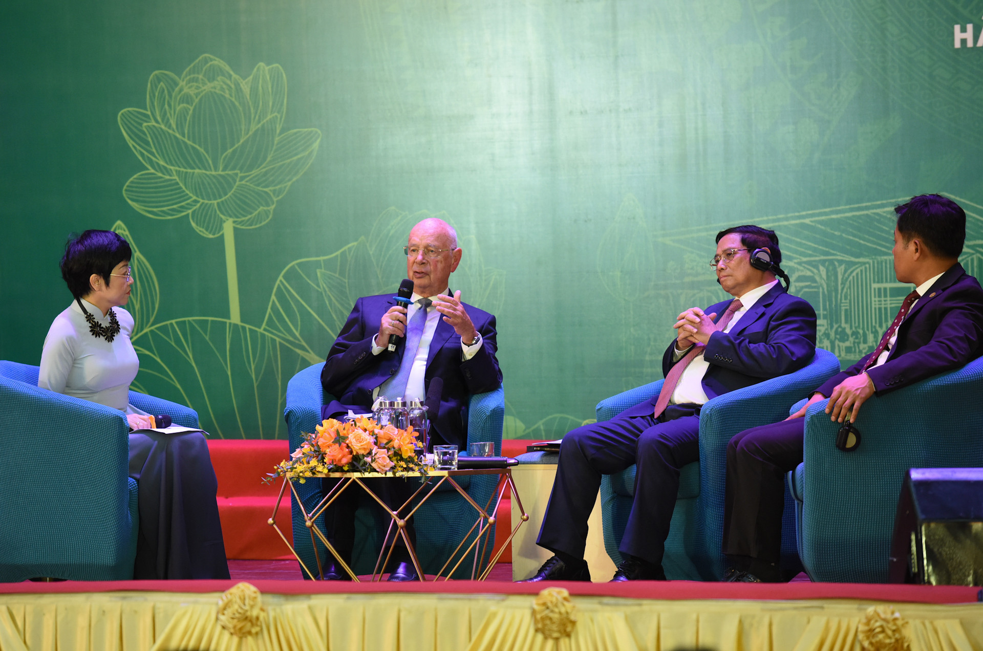 Giáo sư Klaus Schwab, Nhà sáng lập kiêm Chủ tịch WEF Trả lời câu hỏi của sinh viên.