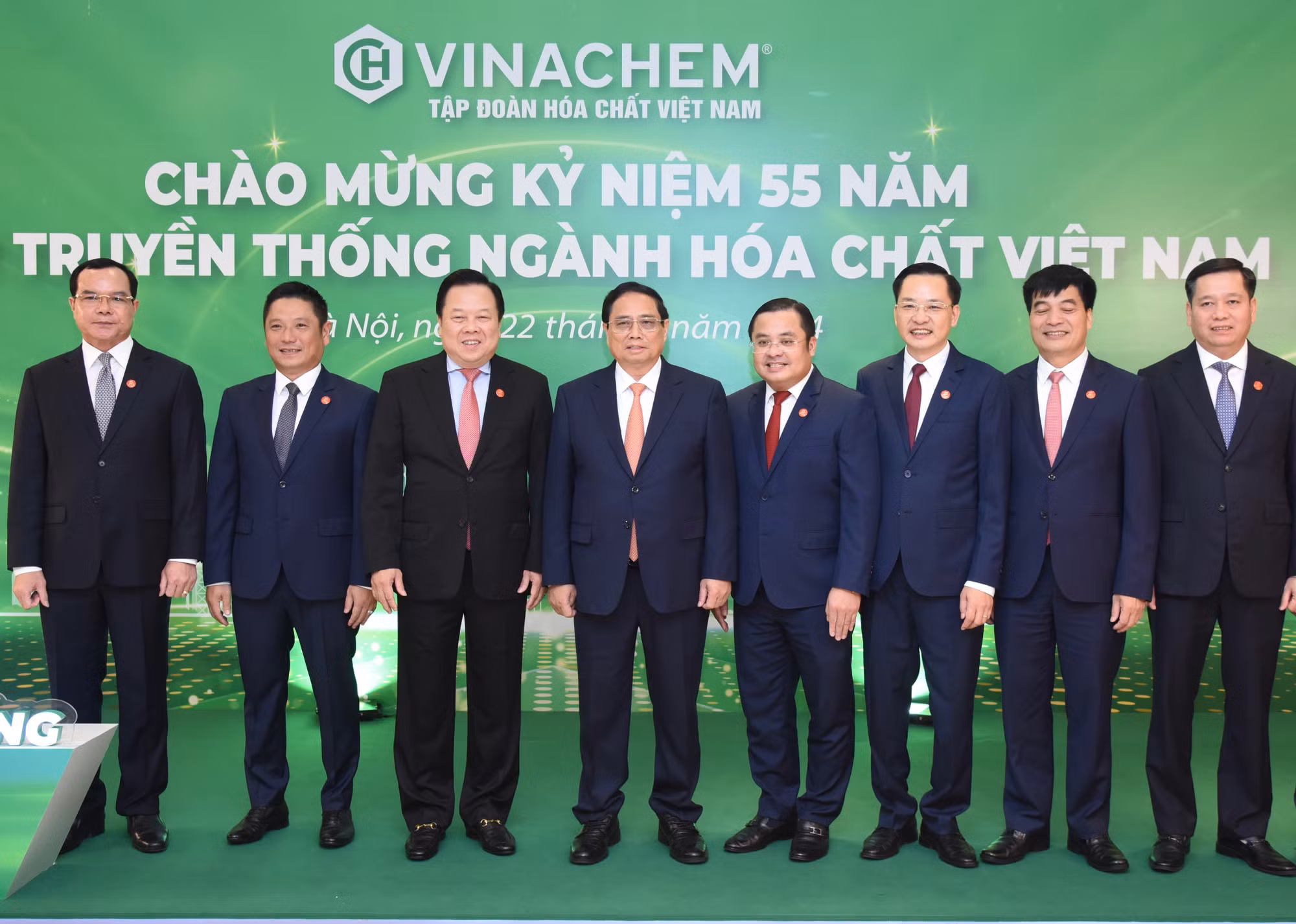 Thủ tướng Phạm Minh Chính với các đại biểu tại lễ kỷ niệm.