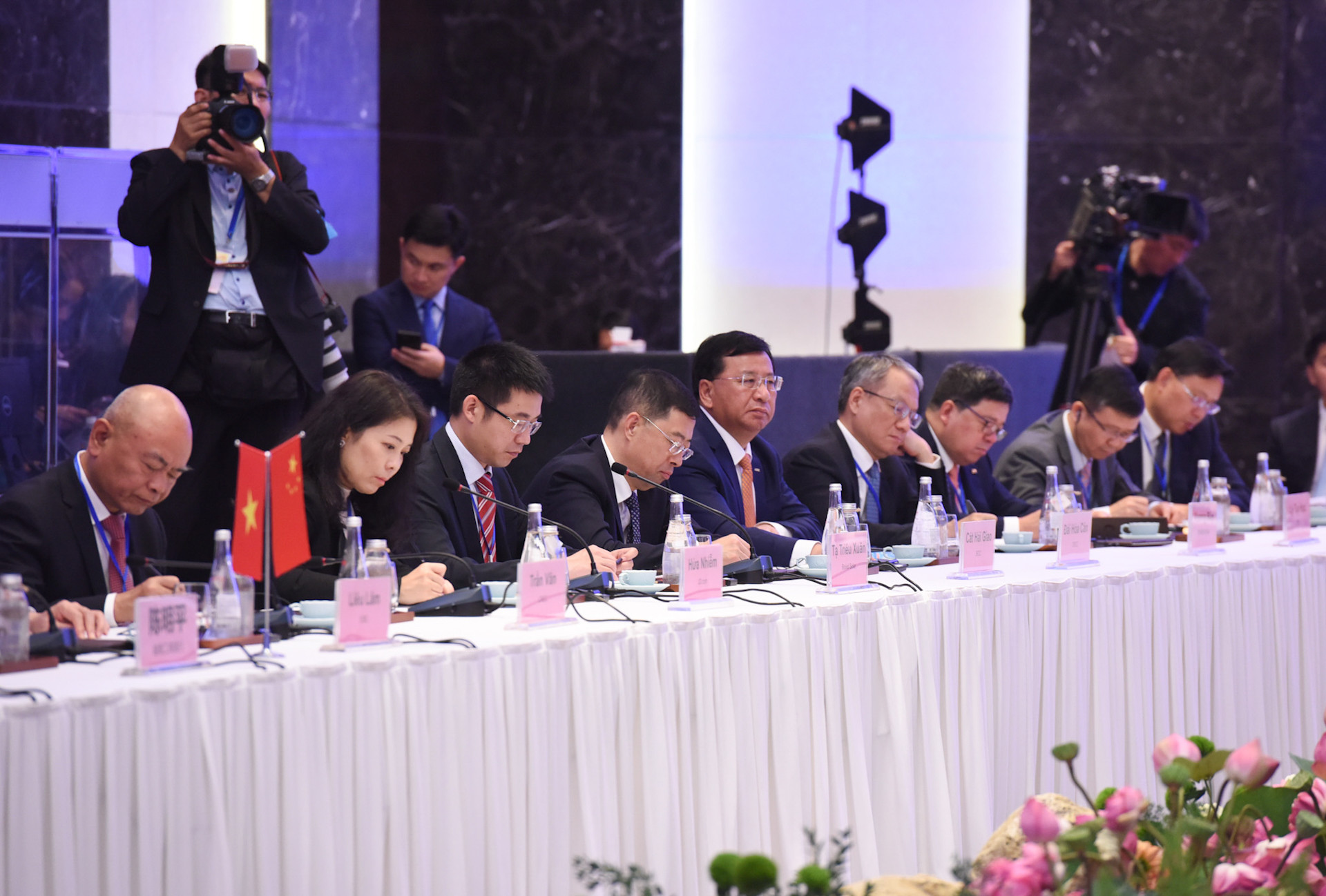 Đại diện lãnh đạo các doanh nghiệp Trung Quốc tham dự tọa đàm.