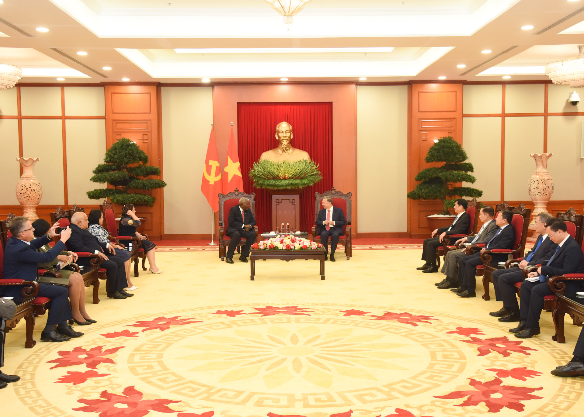 Quang cảnh buổi tiếp.