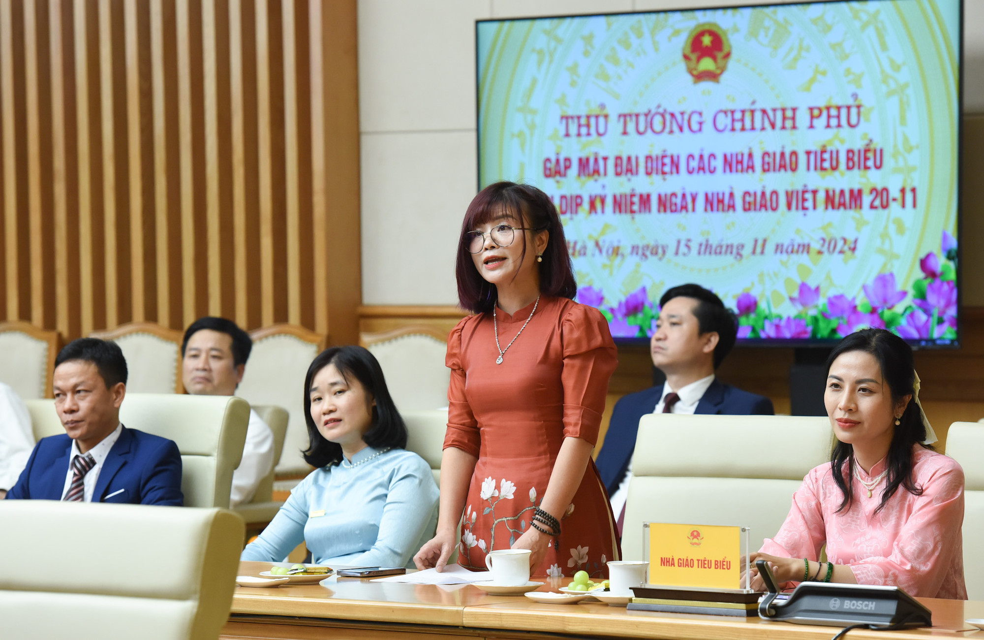 Cô Nguyễn Thị Kim Tân, Trường Cao đẳng Truyền hình (Đài Truyền hình Việt Nam) đại diện cho khối Giáo dục nghề nghiệp phát biểu.