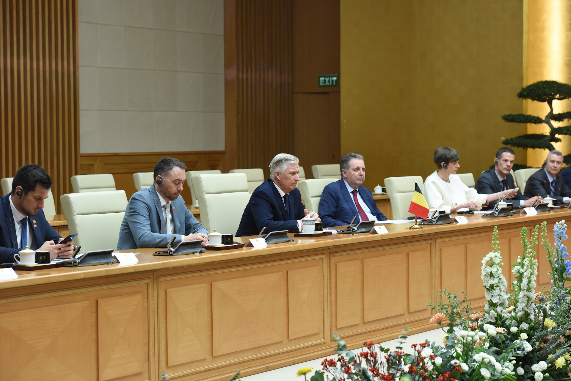 Nhà vua Vương quốc Bỉ Philippe và các thành viên trong đoàn hội kiến Thủ tướng Phạm Minh Chính.