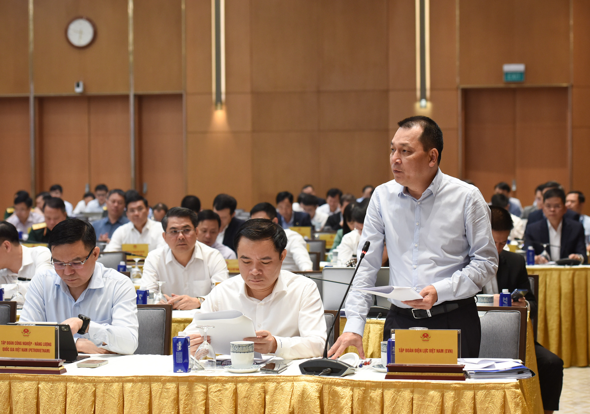 Chủ tịch Tập đoàn Điện lực Việt Nam (EVN) Đặng Hoàng An phát biểu. Chủ tịch Tập đoàn Điện lực Việt Nam (EVN) Đặng Hoàng An phát biểu.