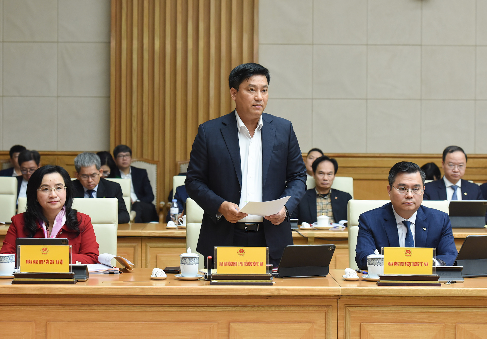 Đại diện lãnh đạo Ngân hàng Nông nghiệp và Phát triển Nông thôn Việt Nam phát biểu.