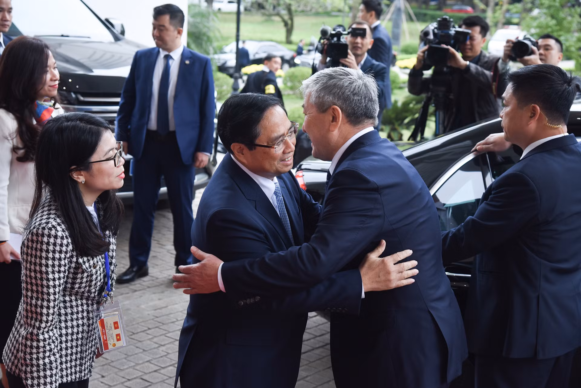 Thủ tướng Phạm Minh Chính tiễn Thủ tướng Kyrgyzstan Adylbek Kasymaliev.