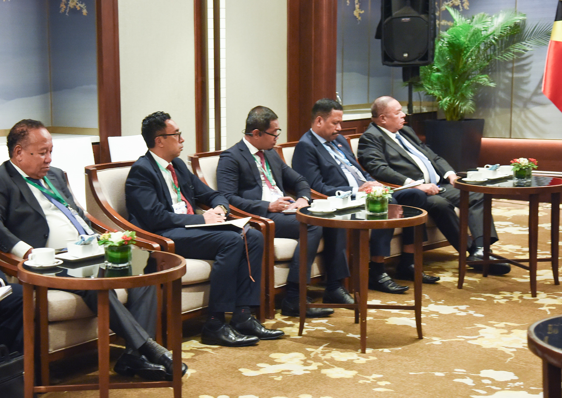 Các thành viên đi cùng đoàn với Tổng thống Timor-Leste Jose Ramos-Horta. Các thành viên đi cùng đoàn với Tổng thống Timor-Leste Jose Ramos-Horta.