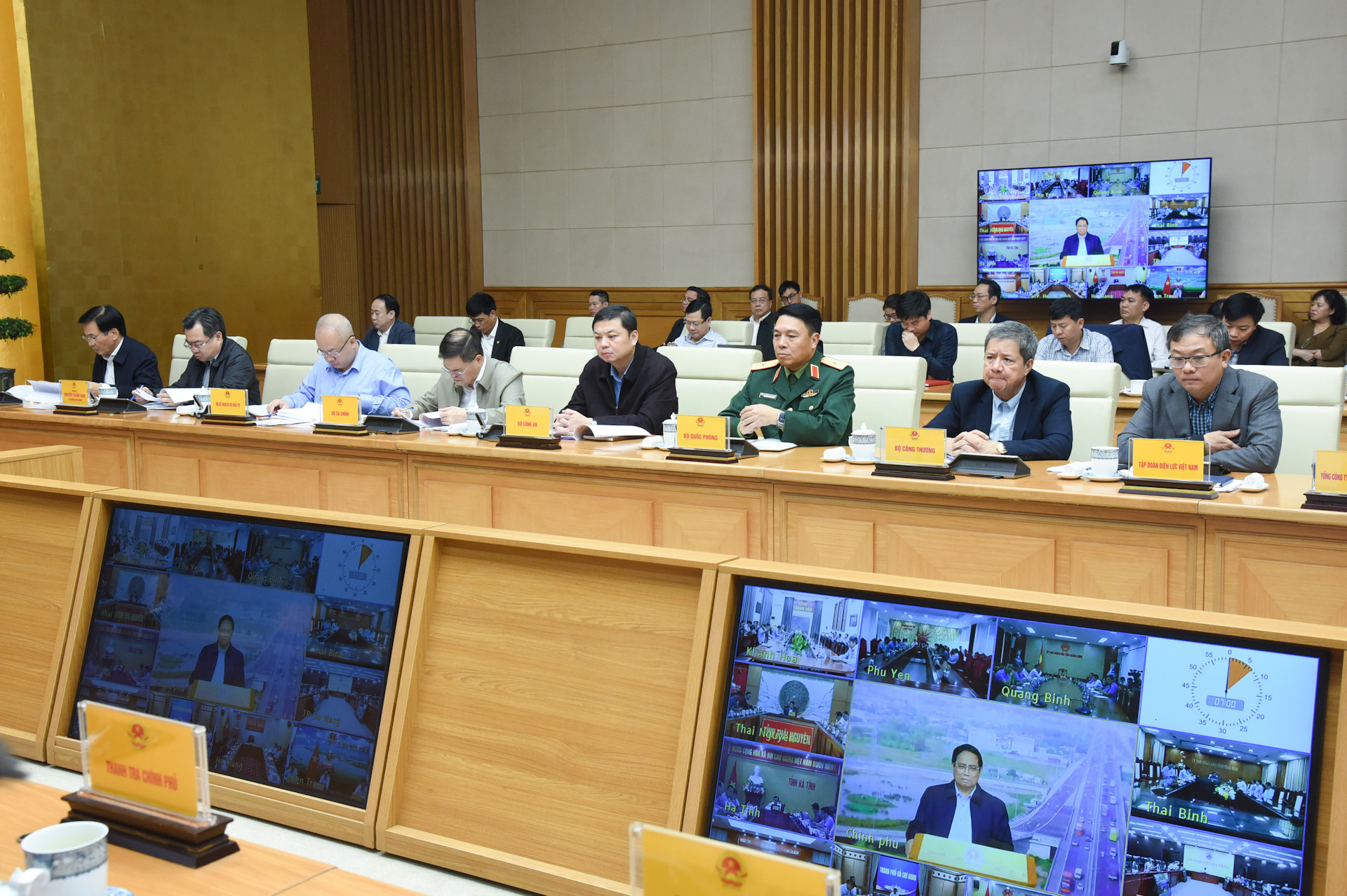 Đại diện lãnh đạo các bộ, ban, ngành tham dự phiên họp. Đại diện lãnh đạo các bộ, ban, ngành tham dự phiên họp.