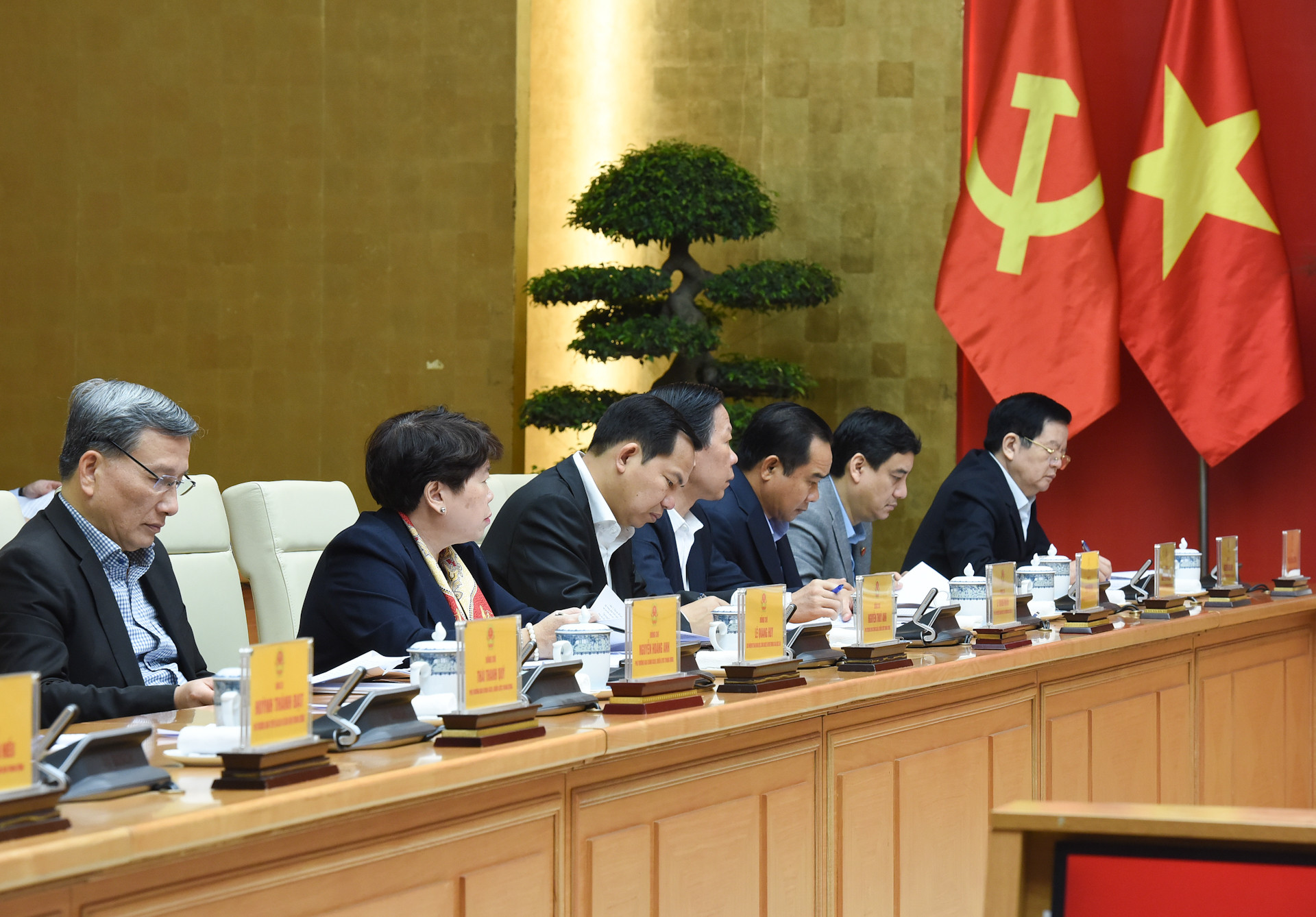 Các thành viên Tiểu ban Kinh tế-Xã hội tham dự Phiên họp lần thứ tư.