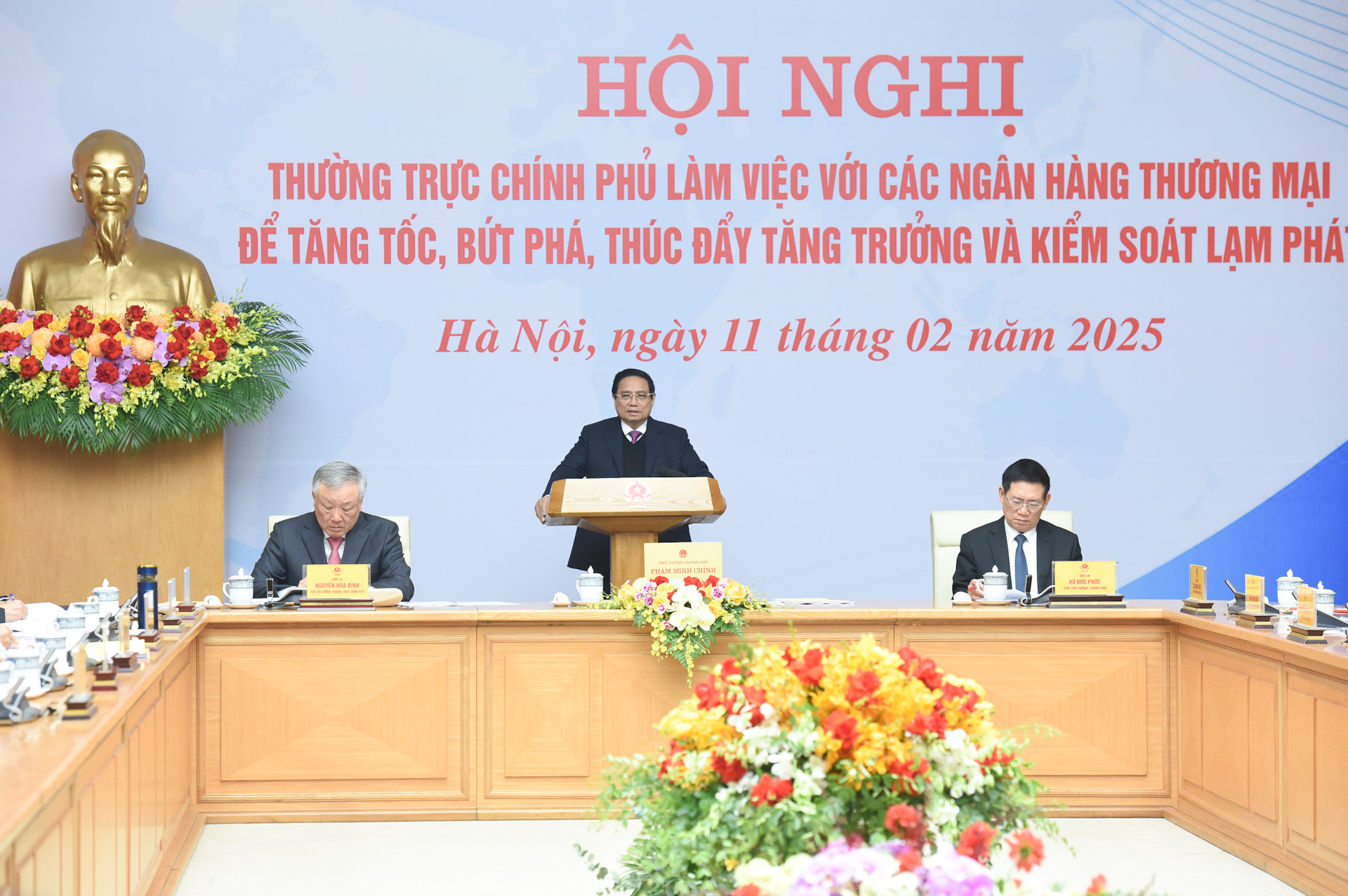 Thủ tướng Phạm Minh Chính chủ trì Hội nghị Thường trực Chính phủ làm việc với các ngân hàng thương mại để tăng tốc, bứt phá, thúc đẩy tăng trưởng và kiểm soát lạm phát.
