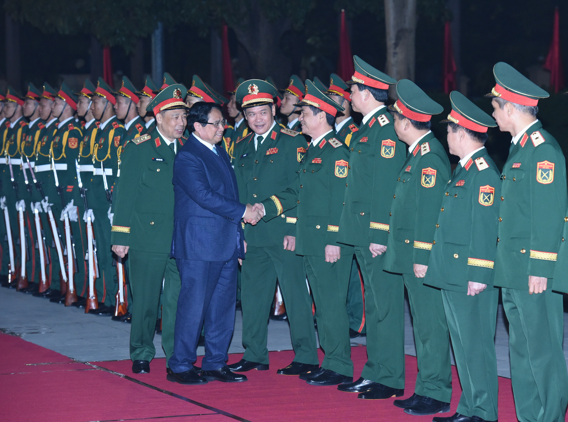 Thủ tướng Phạm Minh Chính với các tướng lĩnh, sĩ quan, lãnh đạo Học viện Quốc phòng.
