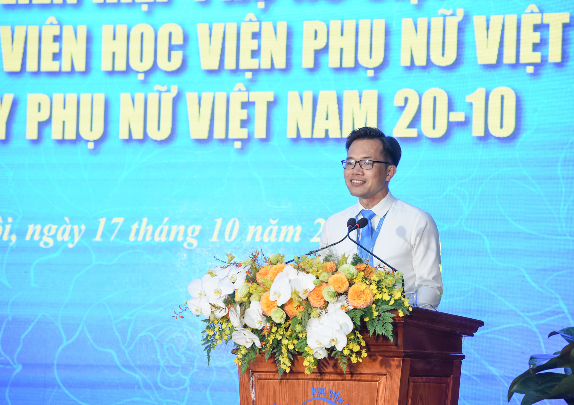 Đại diện giảng viên Học viện Phụ nữ Việt Nam phát biểu tại cuộc gặp mặt.