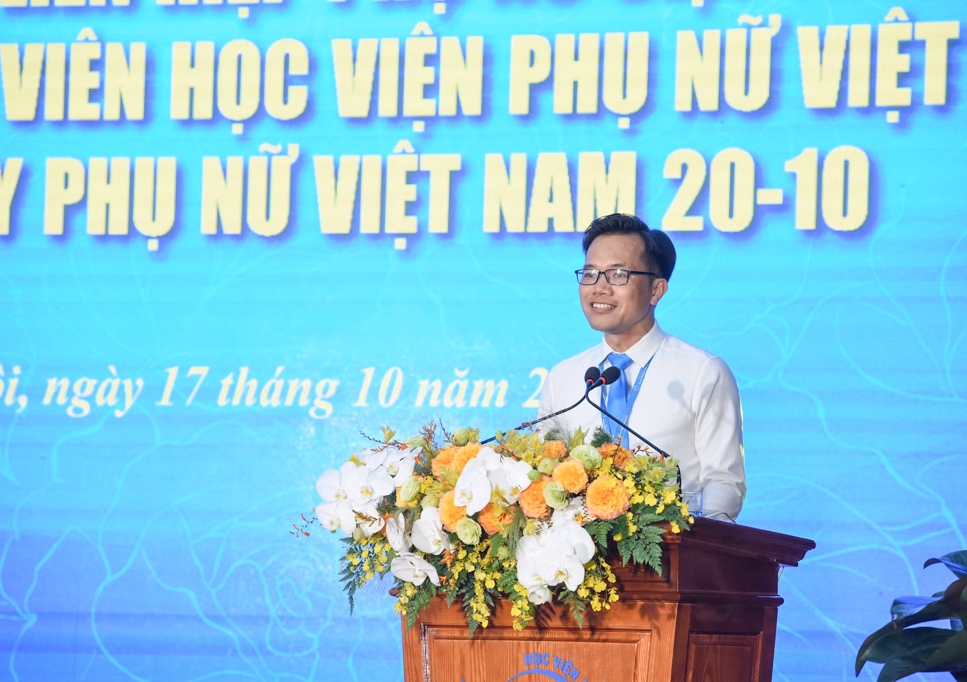 Đại diện giảng viên Học viện Phụ nữ Việt Nam phát biểu tại cuộc gặp mặt.