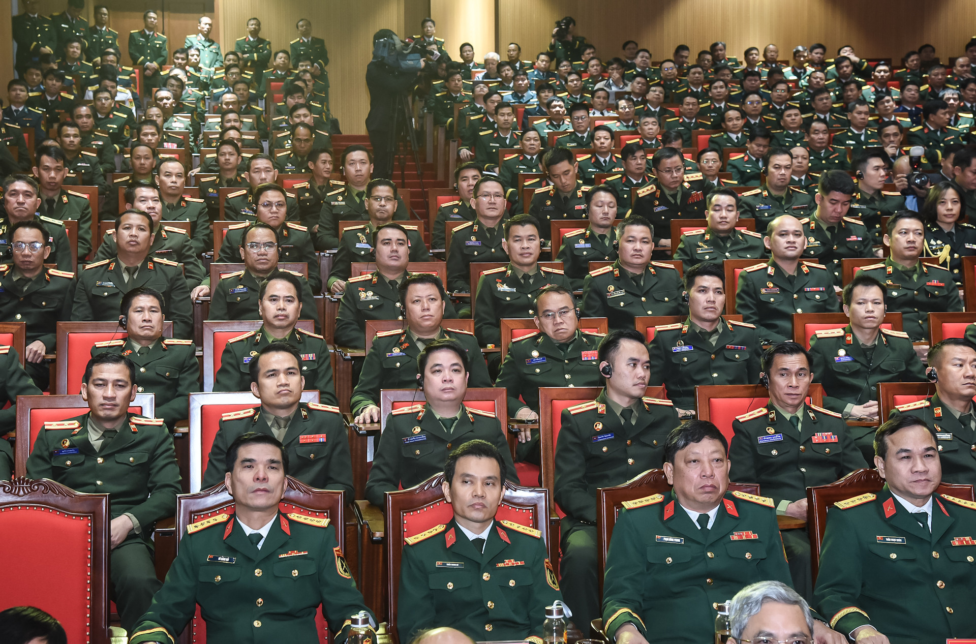 Cán bộ, chiến sĩ, học viên của Học viện Quốc phòng tại buổi gặp.