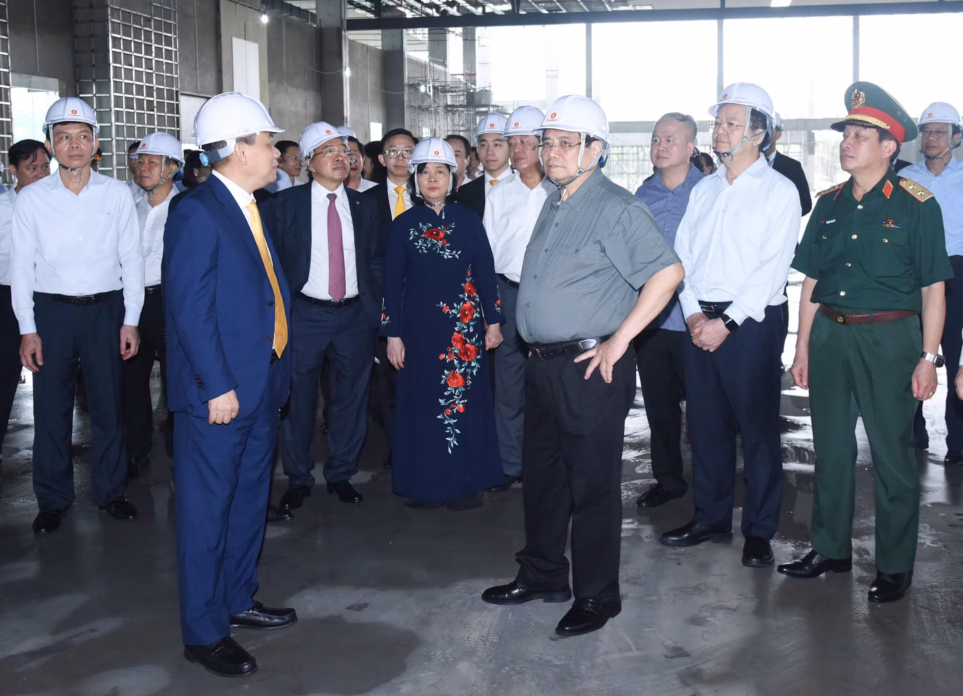 Thủ tướng Phạm Minh Chính kiểm tra tiến độ thi công dự án Trung tâm Hội chợ Triển lãm Quốc gia. 