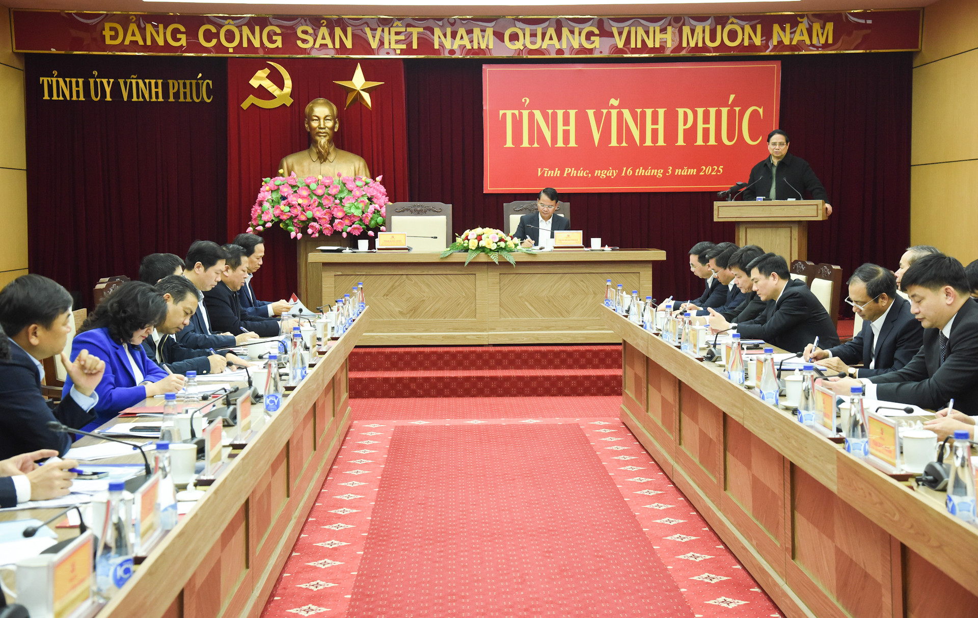 Quang cảnh buổi làm việc.