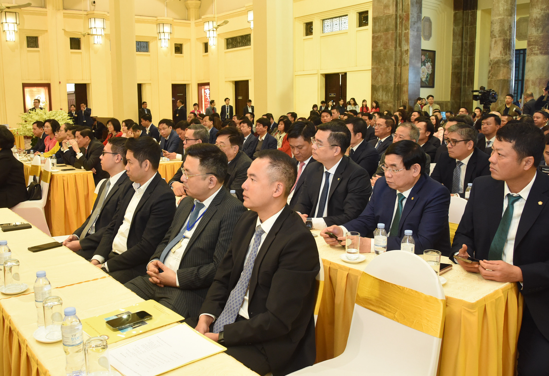 Đại diện lãnh đạo ngành ngân hàng tham dự buổi chúc Tết. Đại diện lãnh đạo ngành ngân hàng tham dự buổi chúc Tết.