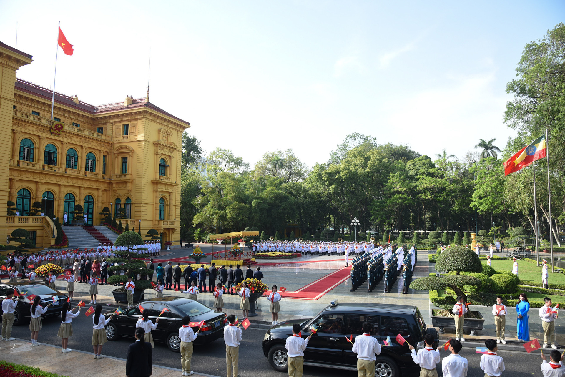 Phủ Chủ tịch - nơi Thủ tướng Phạm Minh Chính cùng Phu nhân chủ trì lễ đón Thủ tướng Ethiopia Abiy Ahmed Ali và Phu nhân thăm chính thức Việt Nam và tham dự Hội nghị thượng đỉnh Diễn đàn Đối tác vì Tăng trưởng xanh và Mục tiêu toàn cầu (P4G) lần thứ 4 từ ngày 14 đến 17/4.