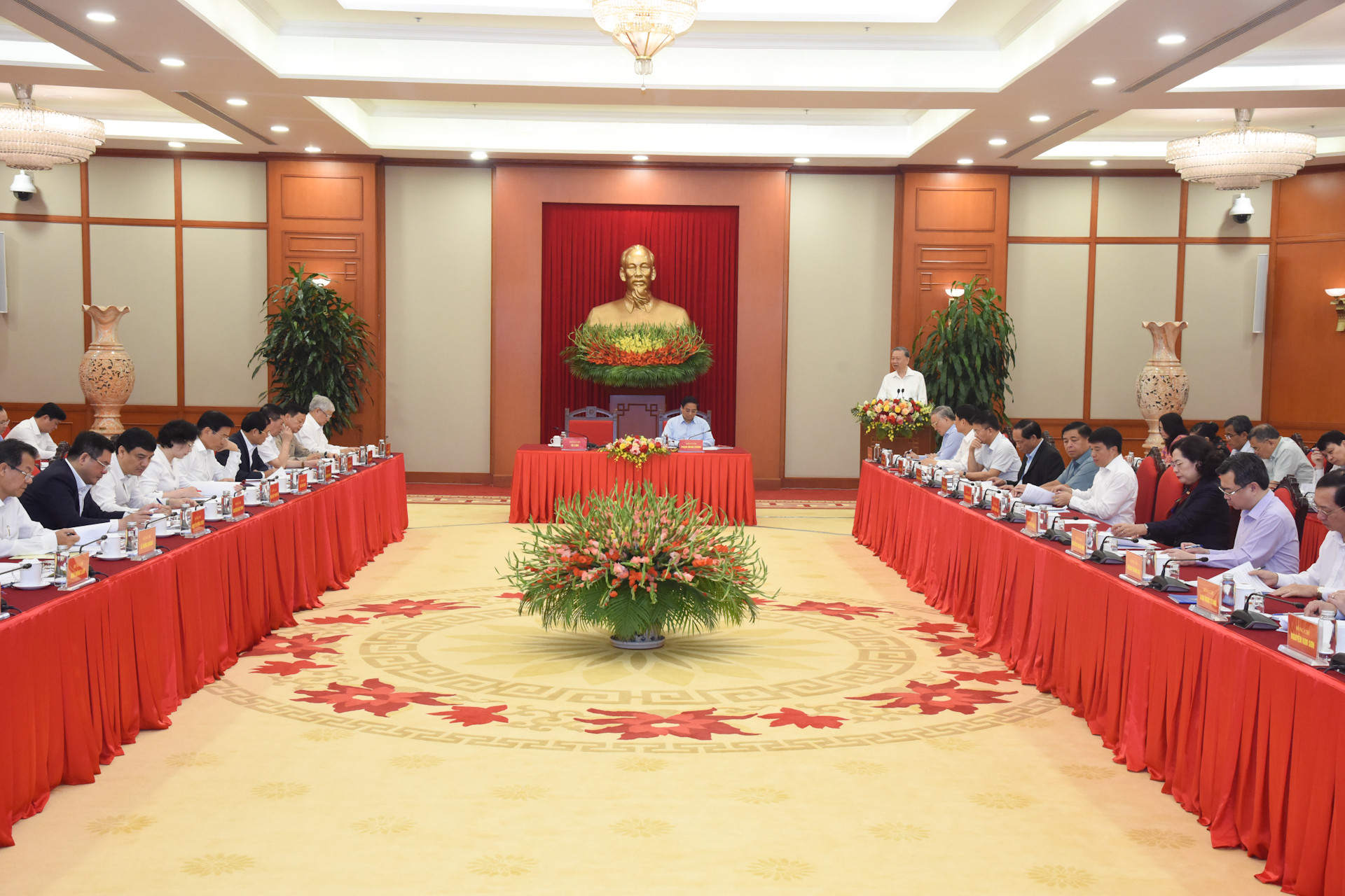 Quang cảnh buổi làm việc.