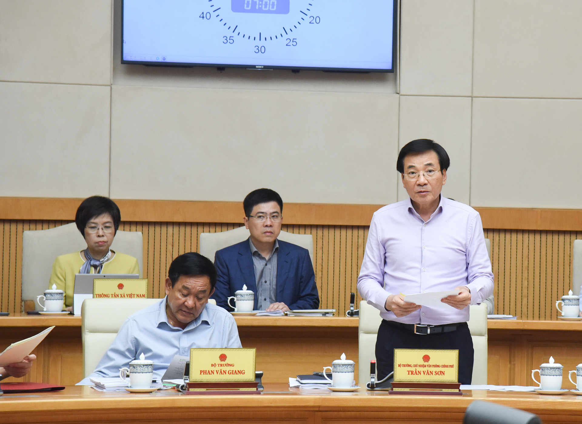 Bộ trưởng, Chủ nhiệm Văn phòng Chính phủ Trần Văn Sơn phát biểu.