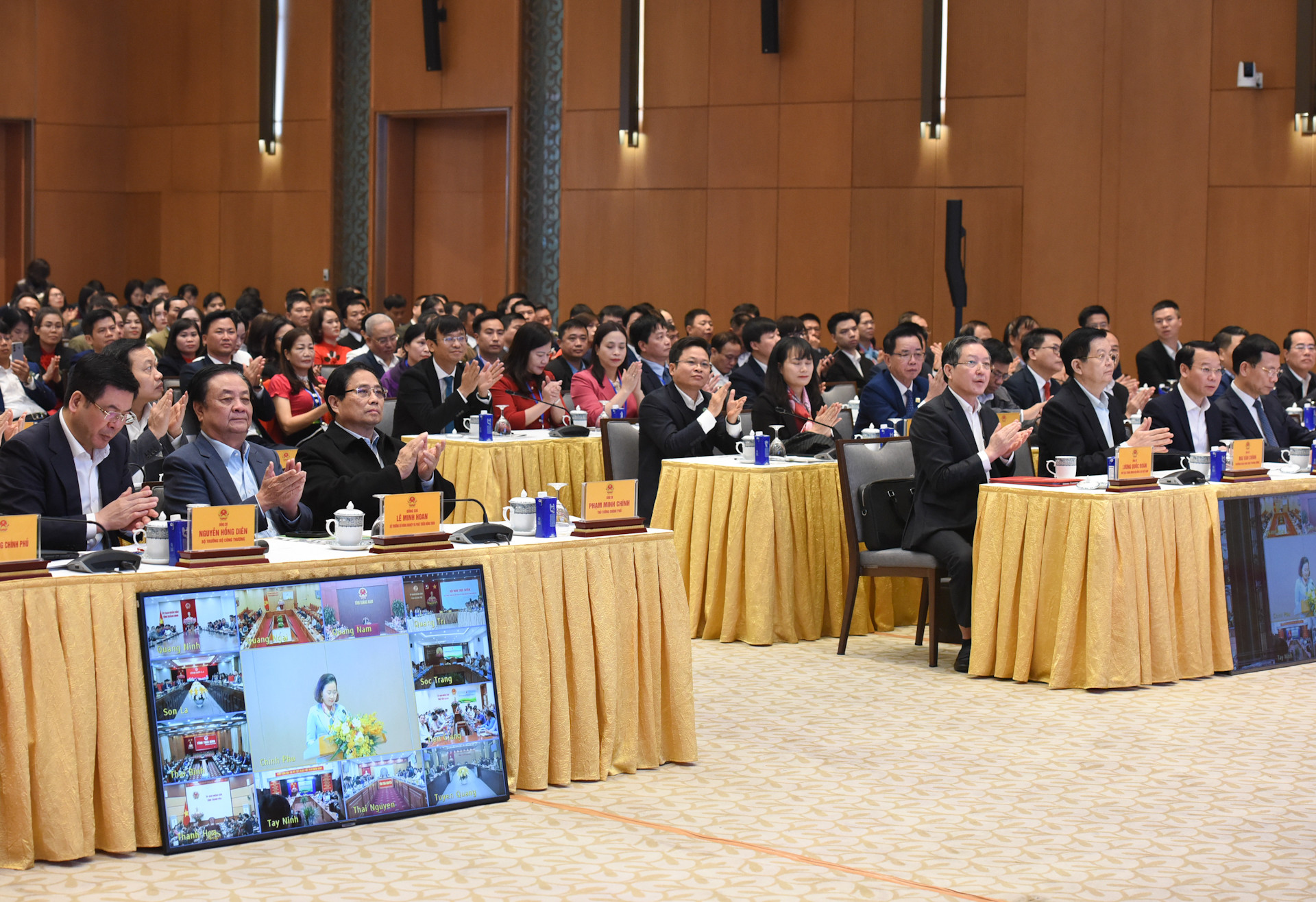 Thủ tướng Phạm Minh Chính và các đại biểu dự Hội nghị đối thoại với nông dân Việt Nam năm 2024.