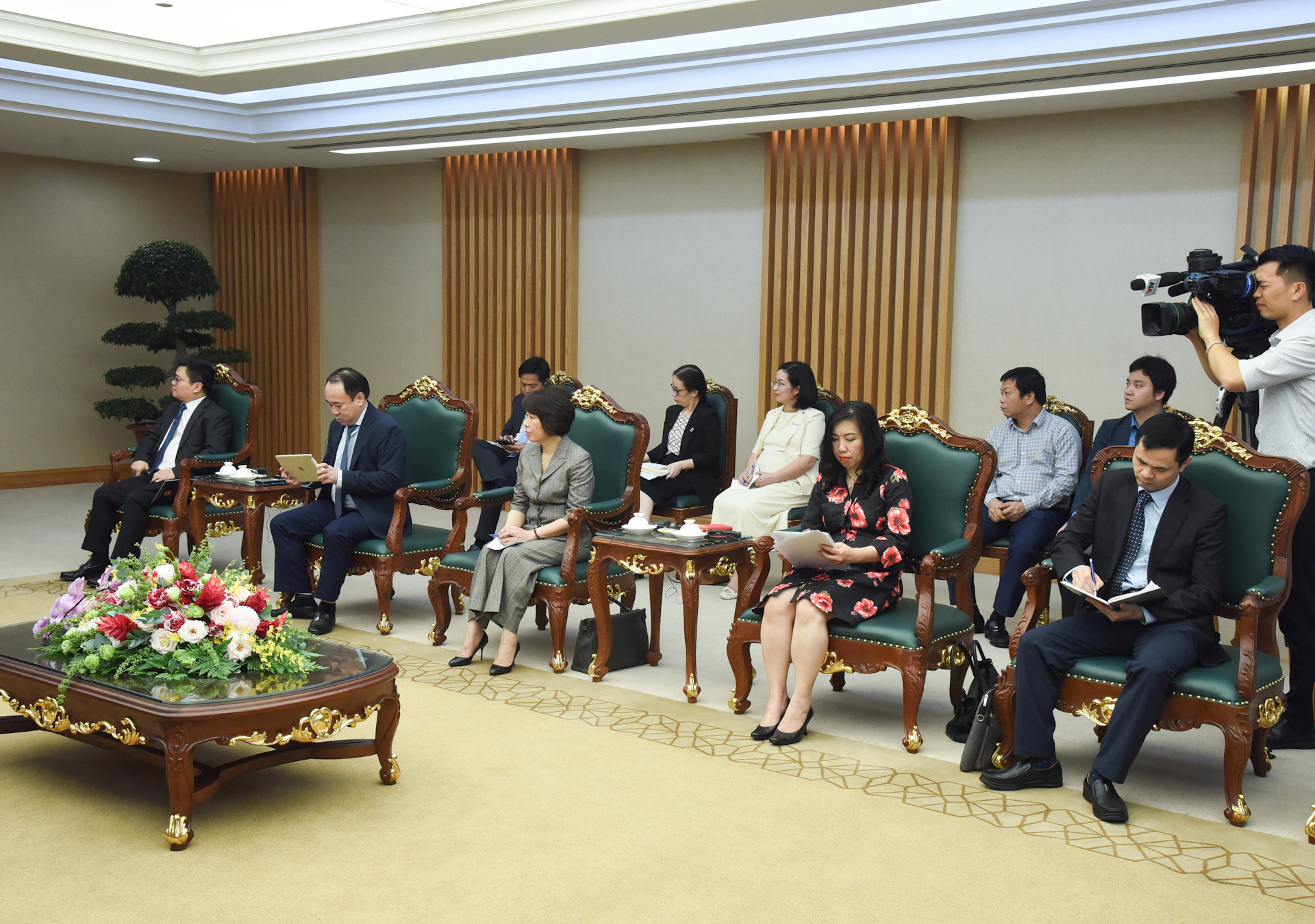 Đại diện lãnh đạo các ban, bộ, ngành của Chính phủ tham dự buổi tiếp.