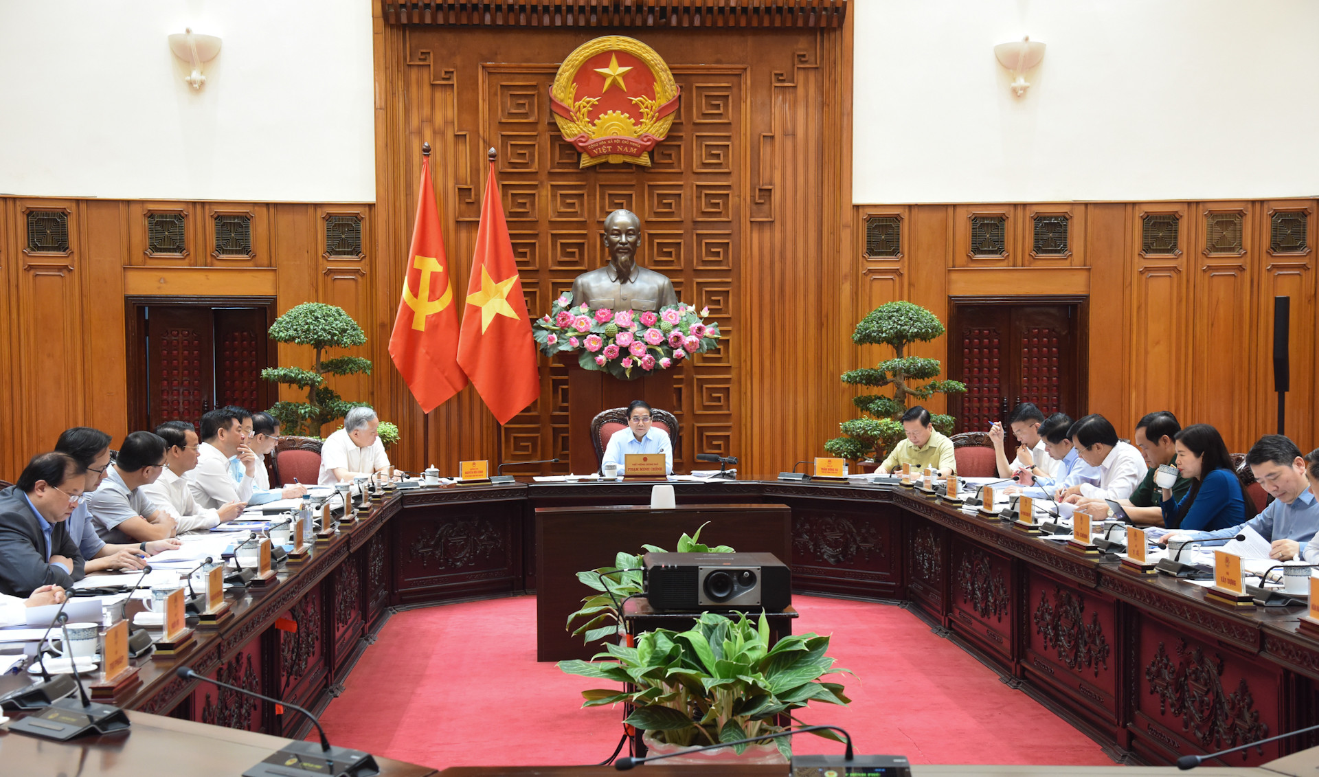 Quang cảnh cuộc họp.