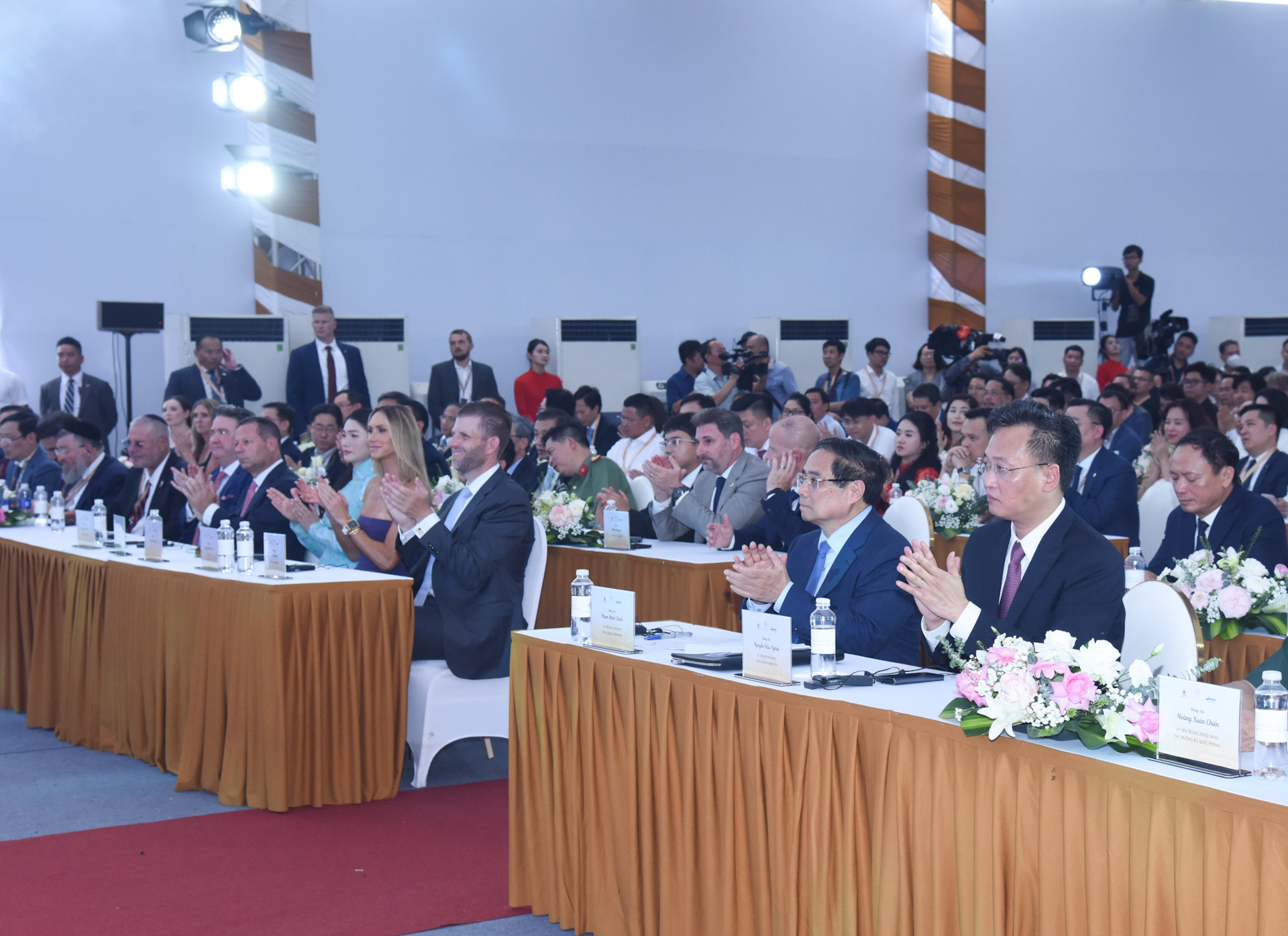 Thủ tướng Phạm Minh Chính và các đại biểu tham dự lễ khởi công dự án.