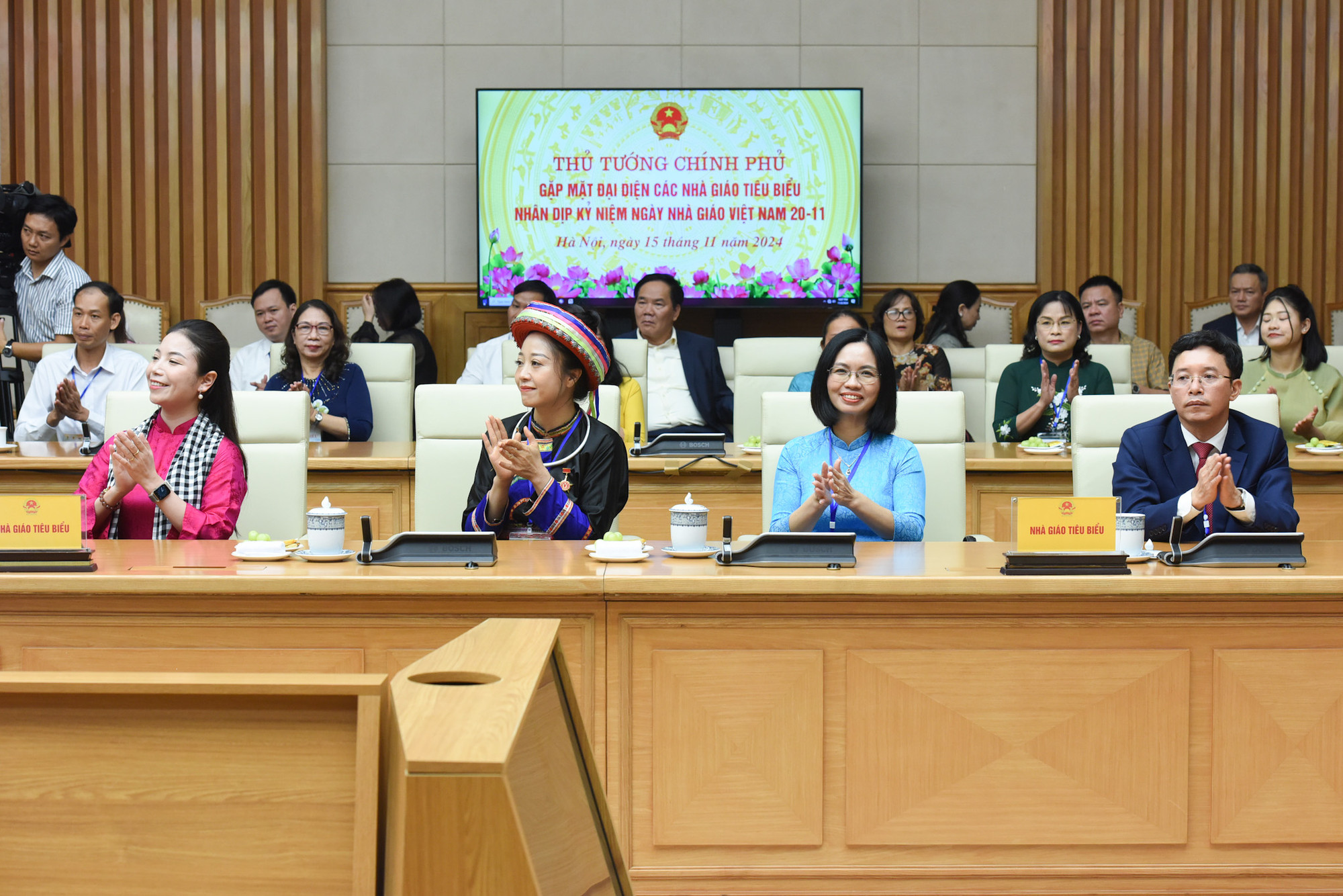 Đại diện các nhà giáo tiêu biểu tham dự cuộc gặp mặt.