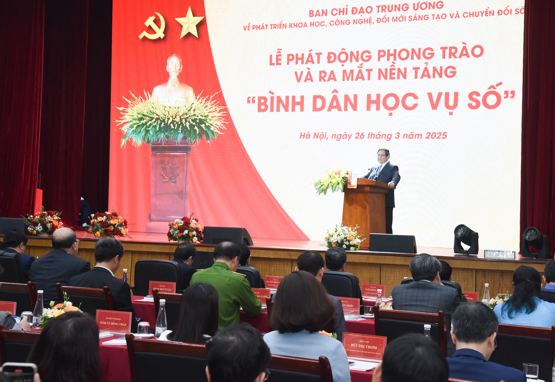 Quang cảnh lễ phát động.