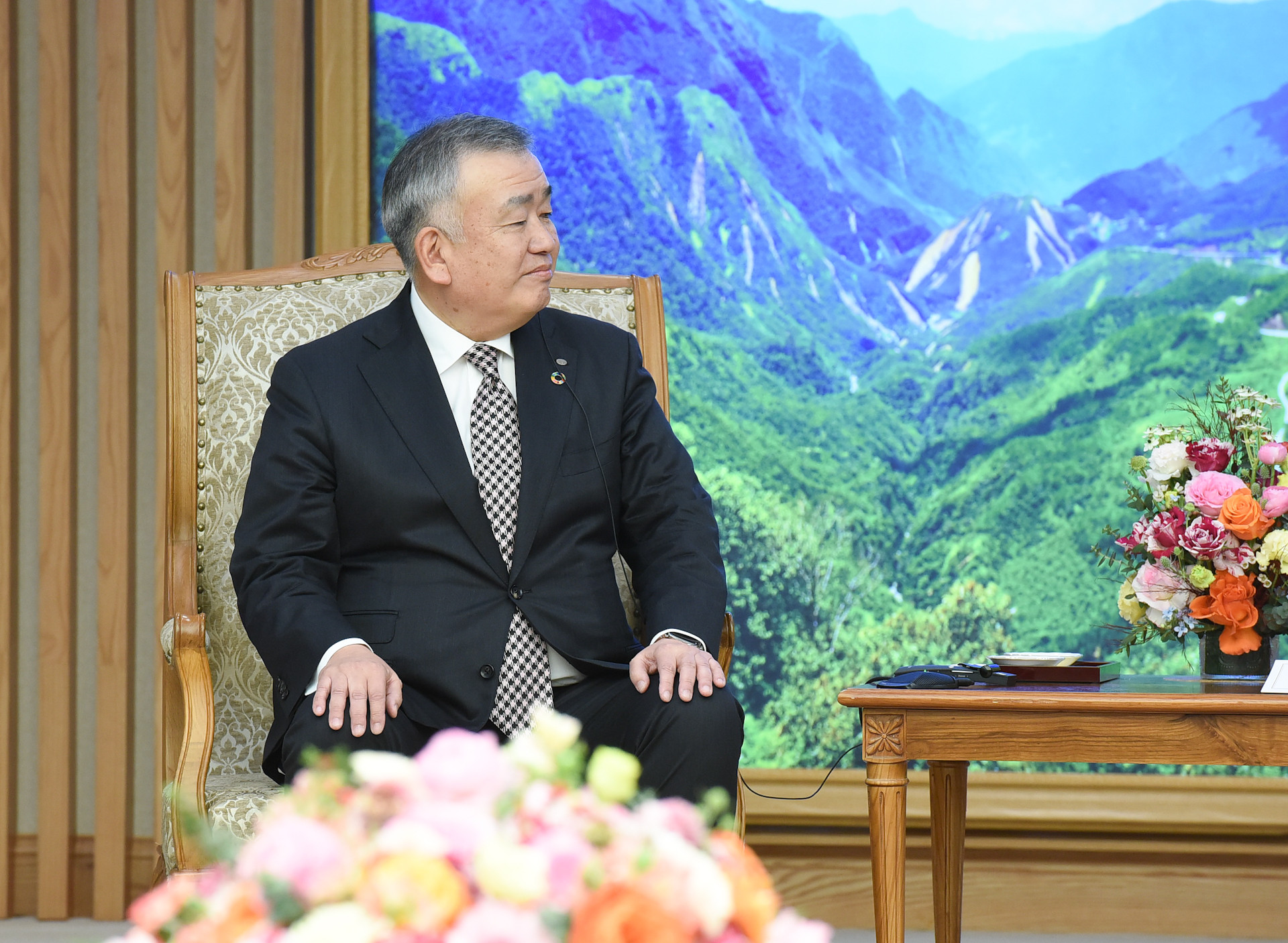 Ông Nagao Yutaka, Chủ tịch Tập đoàn Yamato Holdings (Nhật Bản) phát biểu tại buổi tiếp.