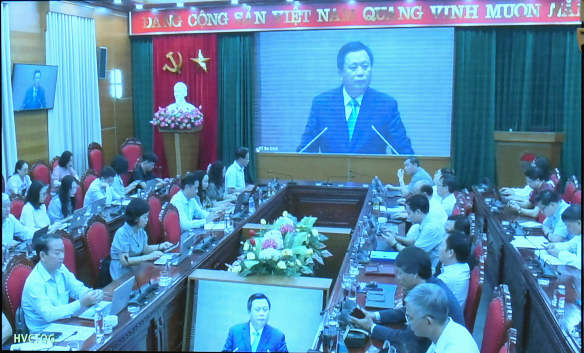 Hội nghị được tổ chức bằng hình thức trực tiếp từ điểm cầu Trung ương ở Hội trường Diên Hồng, Nhà Quốc hội và kết hợp trực tuyến đến 14.934 điểm cầu với hơn 1,2 triệu người tham dự,