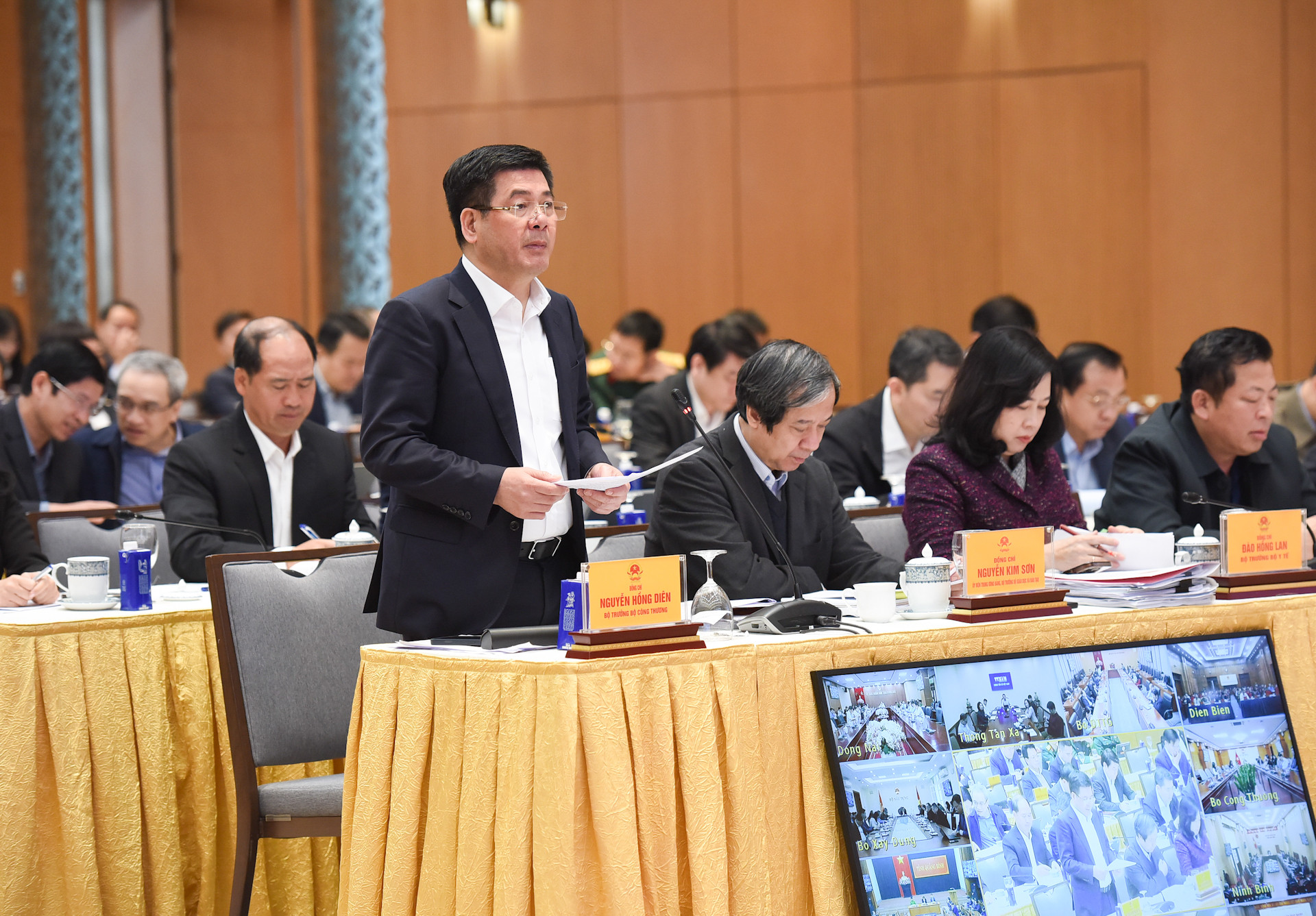 Bộ trưởng Công thương Nguyễn Hồng Diên phát biểu tại phiên họp. Bộ trưởng Công thương Nguyễn Hồng Diên phát biểu tại phiên họp.