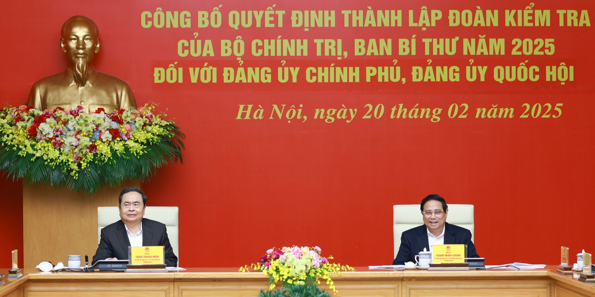 Thủ tướng Phạm Minh Chính và Chủ tịch Quốc hội Trần Thanh Mẫn đồng chủ trì hội nghị.