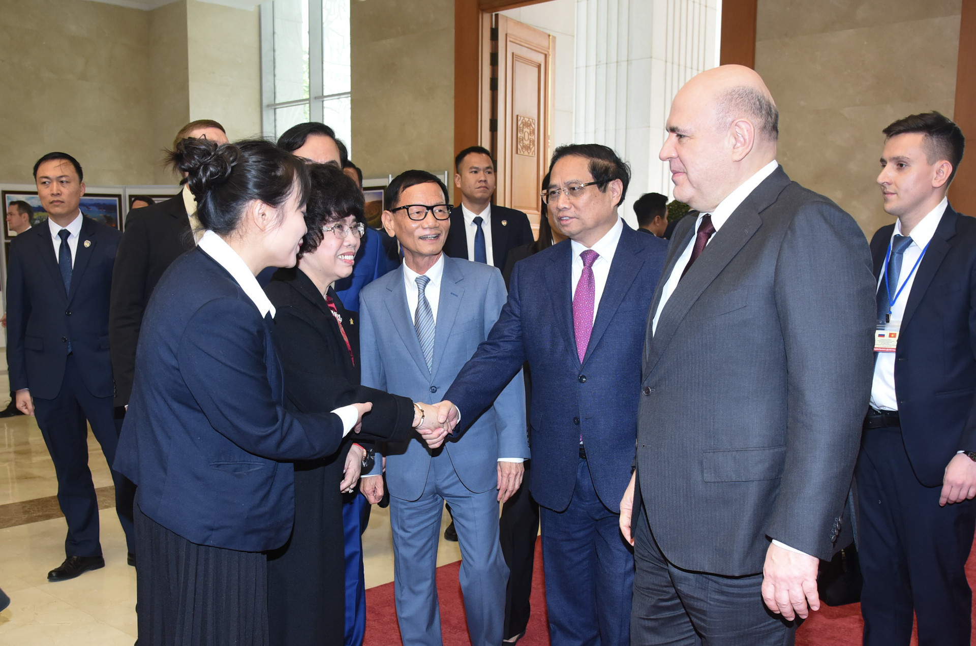 Thủ tướng Phạm Minh Chính và Thủ tướng Nga Mikhail Mishustin với các doanh nghiệp.