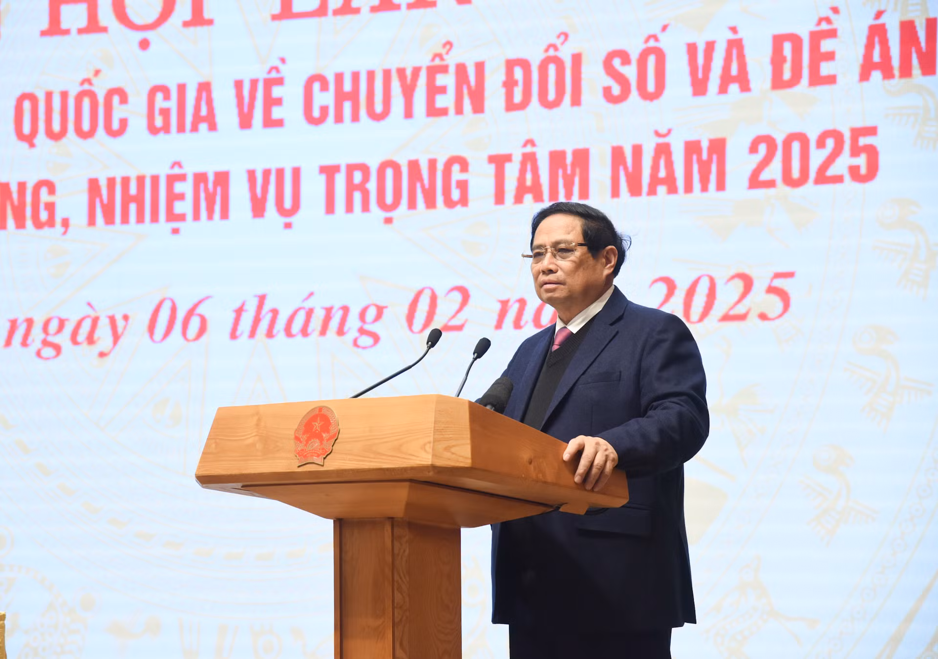 Thủ tướng Phạm Minh Chính phát biểu khai mạc Phiên họp tổng kết hoạt động của Ủy ban và Đề án 06. Thủ tướng Phạm Minh Chính phát biểu khai mạc Phiên họp tổng kết hoạt động của Ủy ban và Đề án 06.