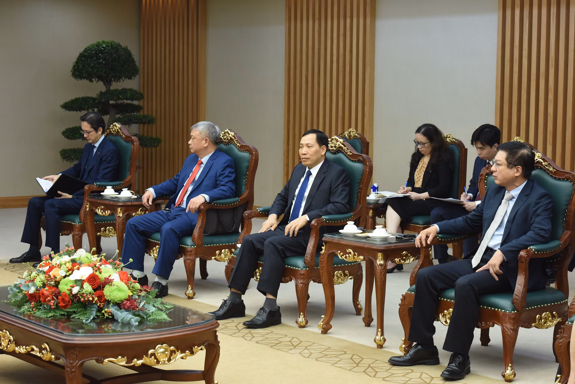 Đại diện lãnh đạo các ban, bộ, ngành của Chính phủ tham dự buổi tiếp.