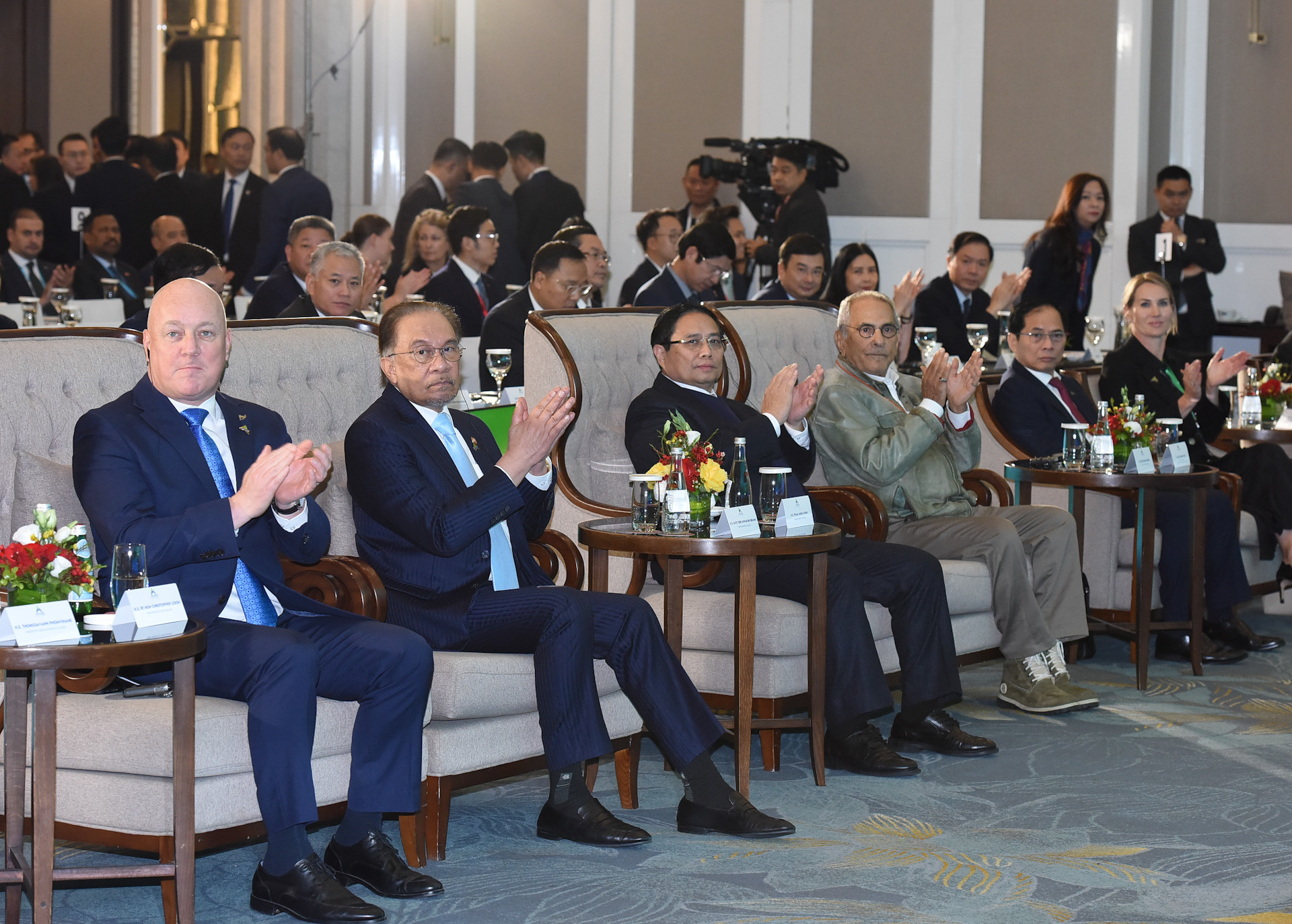 Thủ tướng Phạm Minh Chính cùng Thủ tướng Malaysia Anwar bin Ibrahim, Thủ tướng New Zealand Christopher Luxon, Tổng thống Timor-Leste Jose Ramos-Horta tham dự Phiên toàn thể.