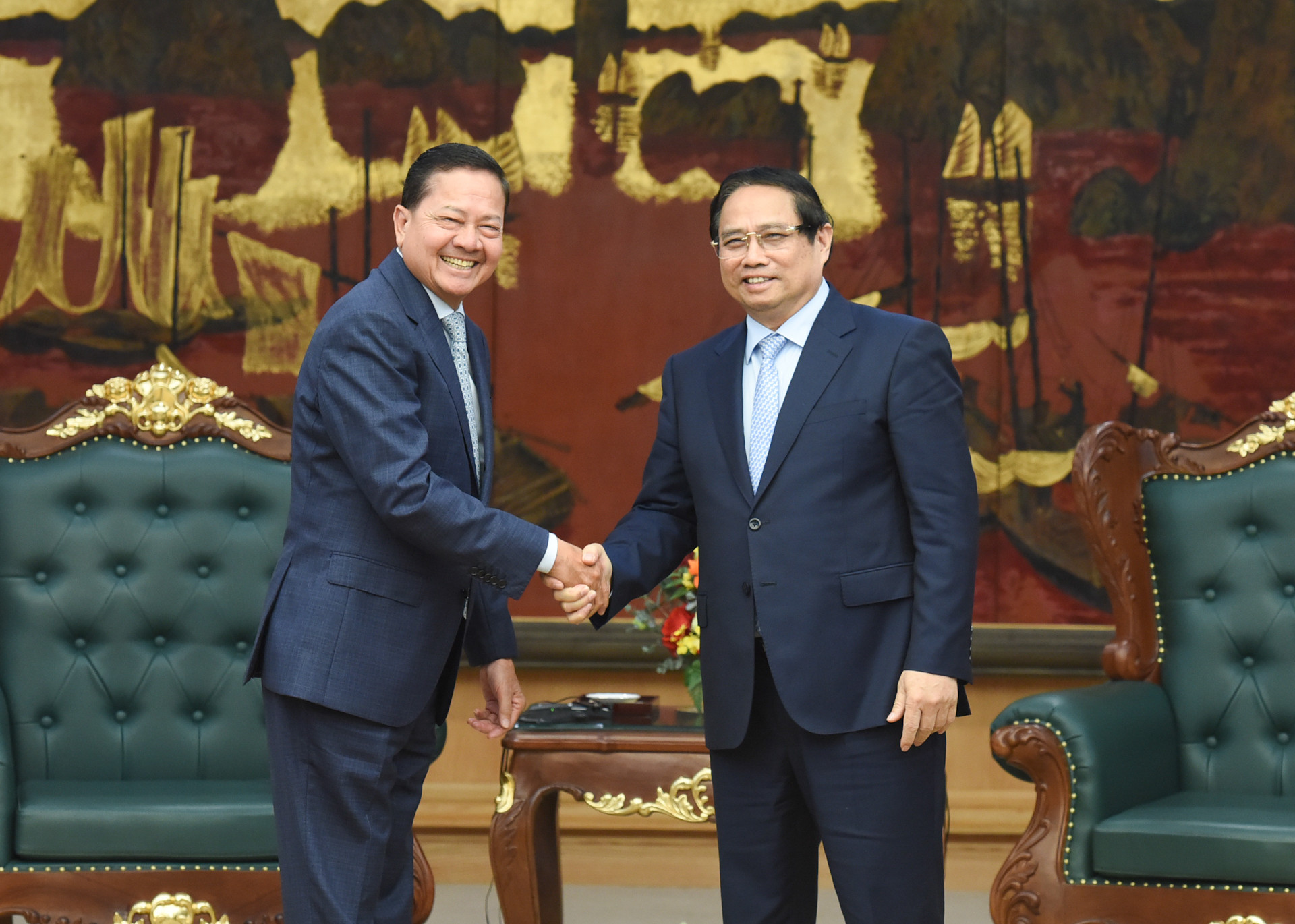 Thủ tướng Phạm Minh Chính và Phó Thủ tướng Campuchia Neth Savoeun.