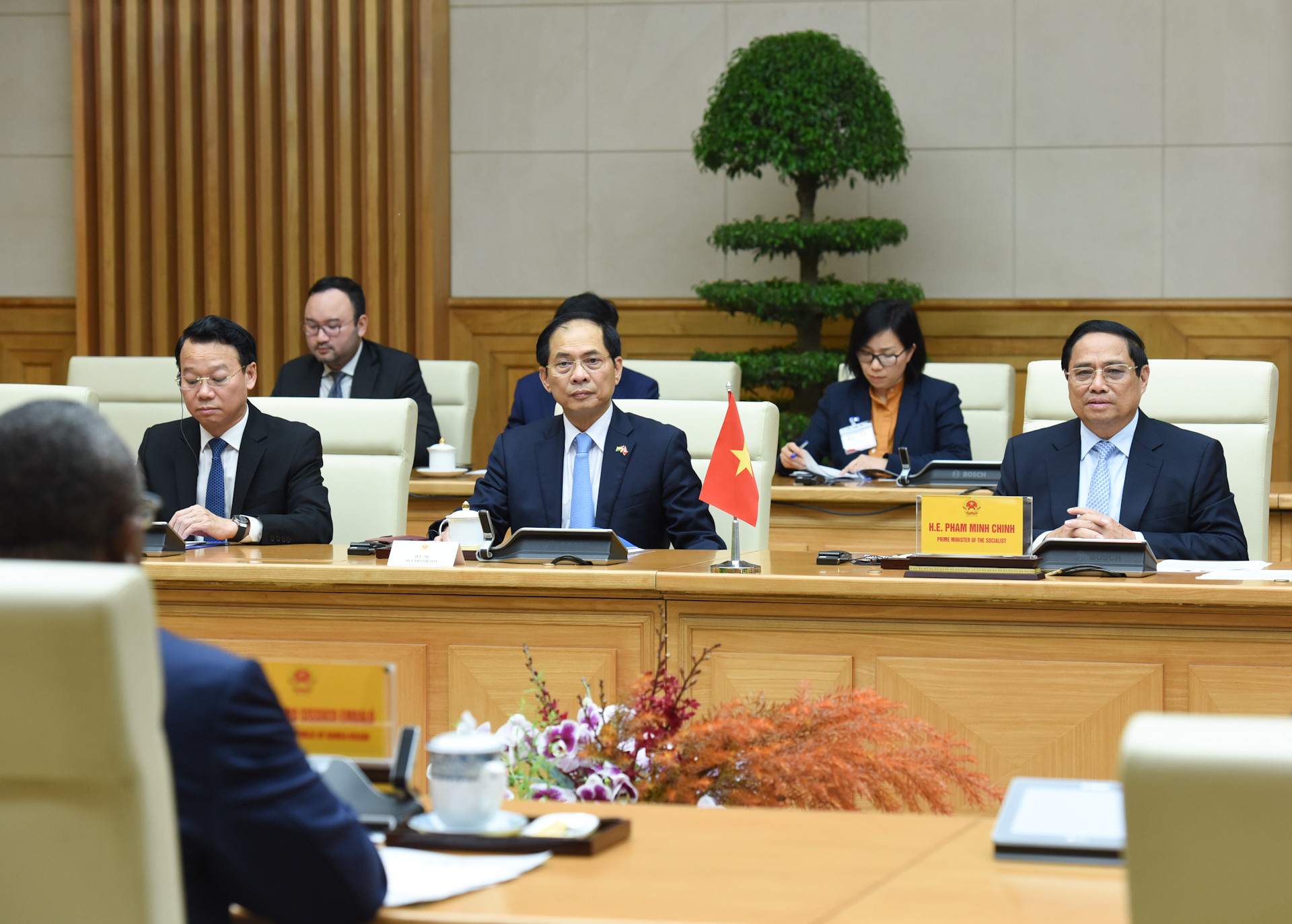 Thủ tướng Phạm Minh Chính phát biểu tại hội kiến Tổng thống Cộng hòa Guinea-Bissau Umaro Sissoco Embaló. Thủ tướng Phạm Minh Chính phát biểu tại hội kiến Tổng thống Cộng hòa Guinea-Bissau Umaro Sissoco Embaló.