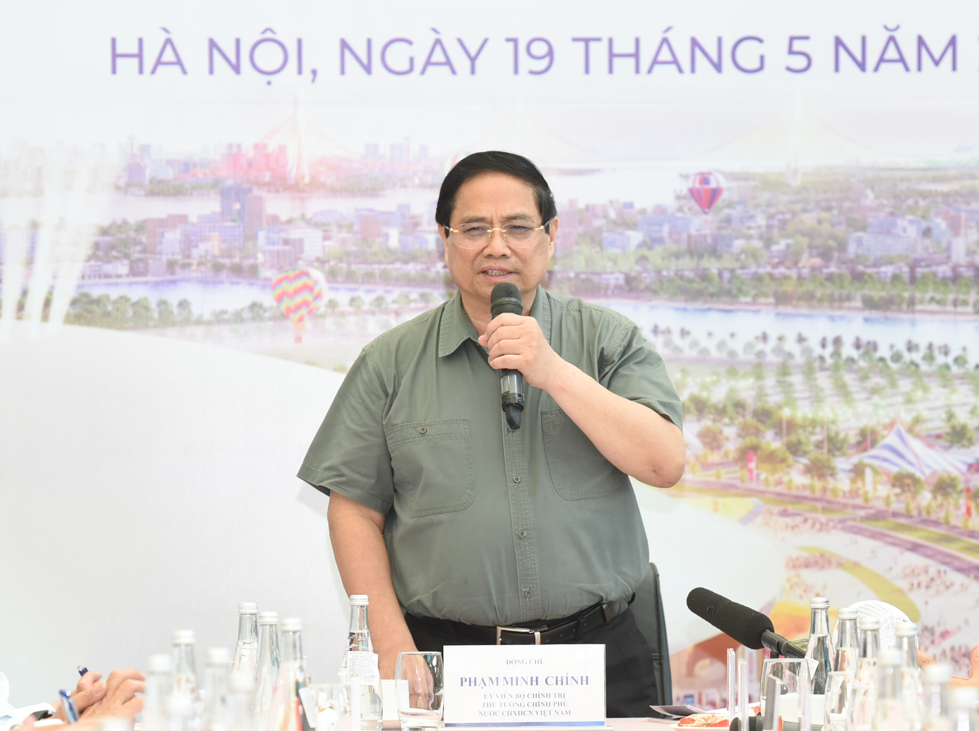 Thủ tướng Phạm Minh chính phát biểu chỉ đạo tại buổi làm việc. Thủ tướng Phạm Minh chính phát biểu chỉ đạo tại buổi làm việc.