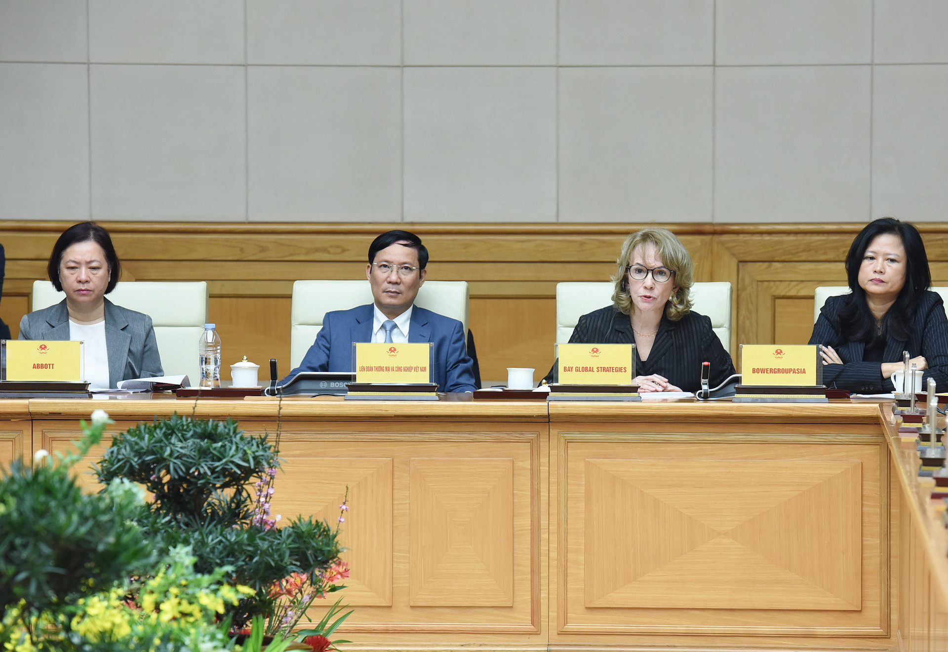 Đại diện lãnh đạo các doanh nghiệp Hoa Kỳ phát biểu. Đại diện lãnh đạo các doanh nghiệp Hoa Kỳ phát biểu.