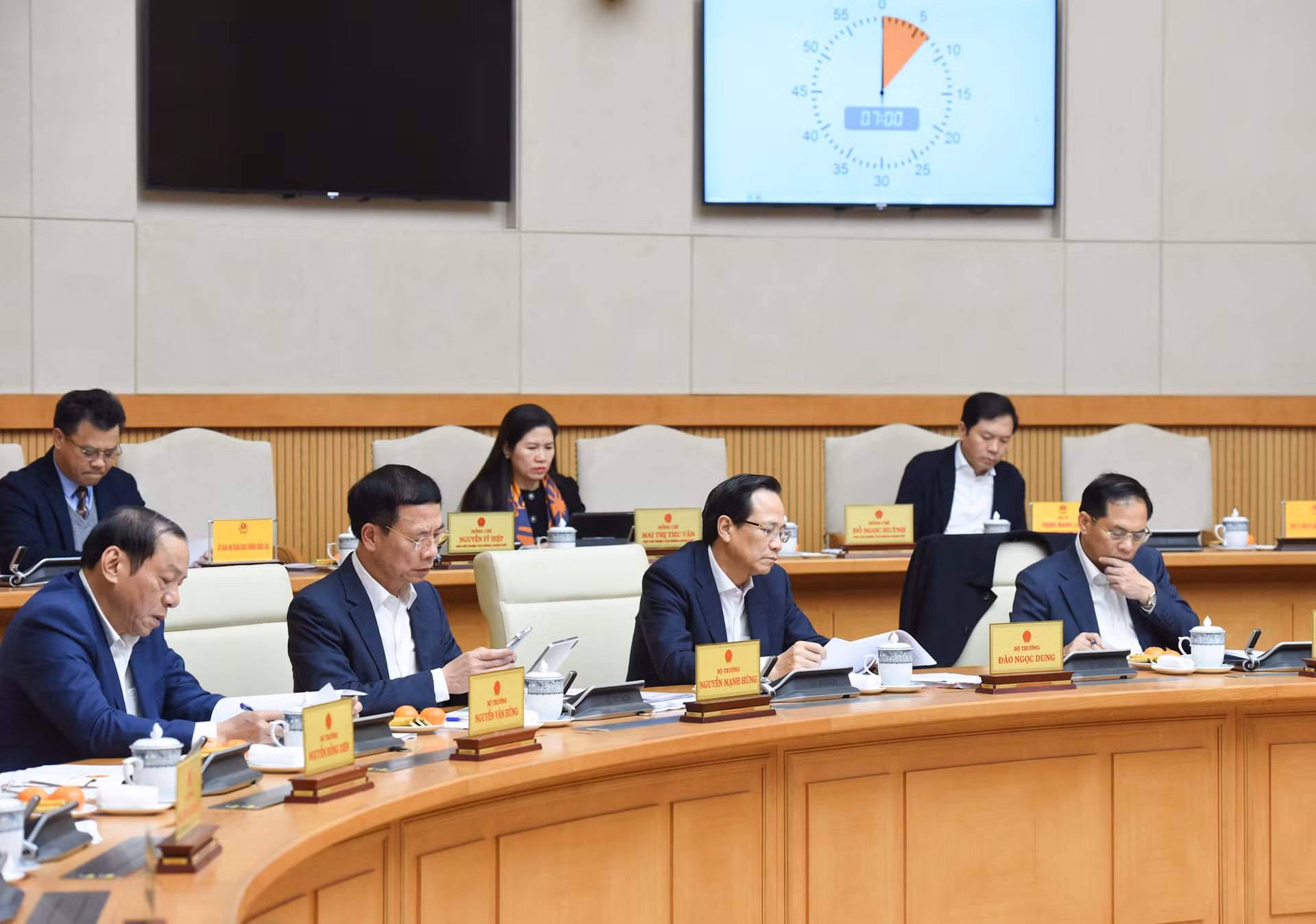 Đại diện lãnh đạo các bộ, ban, ngành tham dự cuộc họp. Đại diện lãnh đạo các bộ, ban, ngành tham dự cuộc họp.